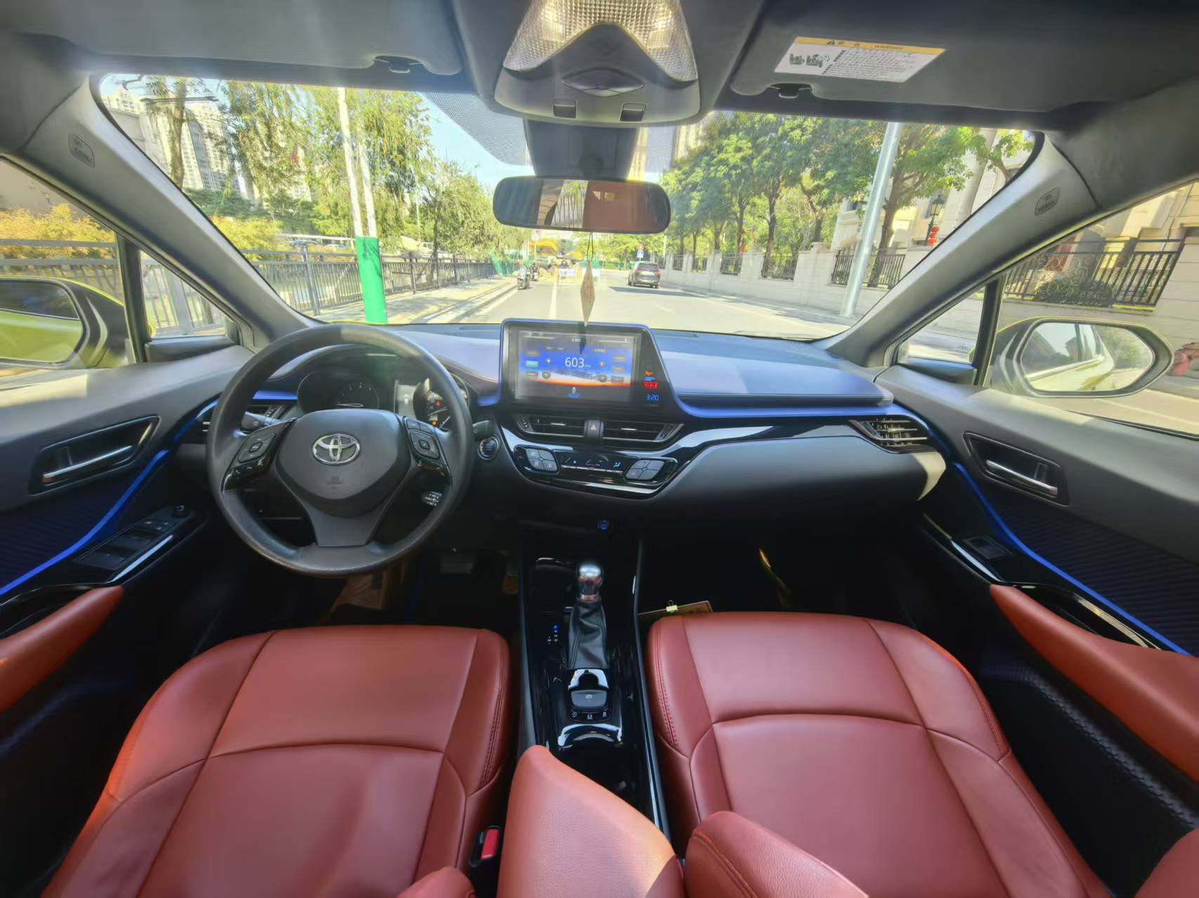 Toyota C-HR 2019 immagine di auto #9