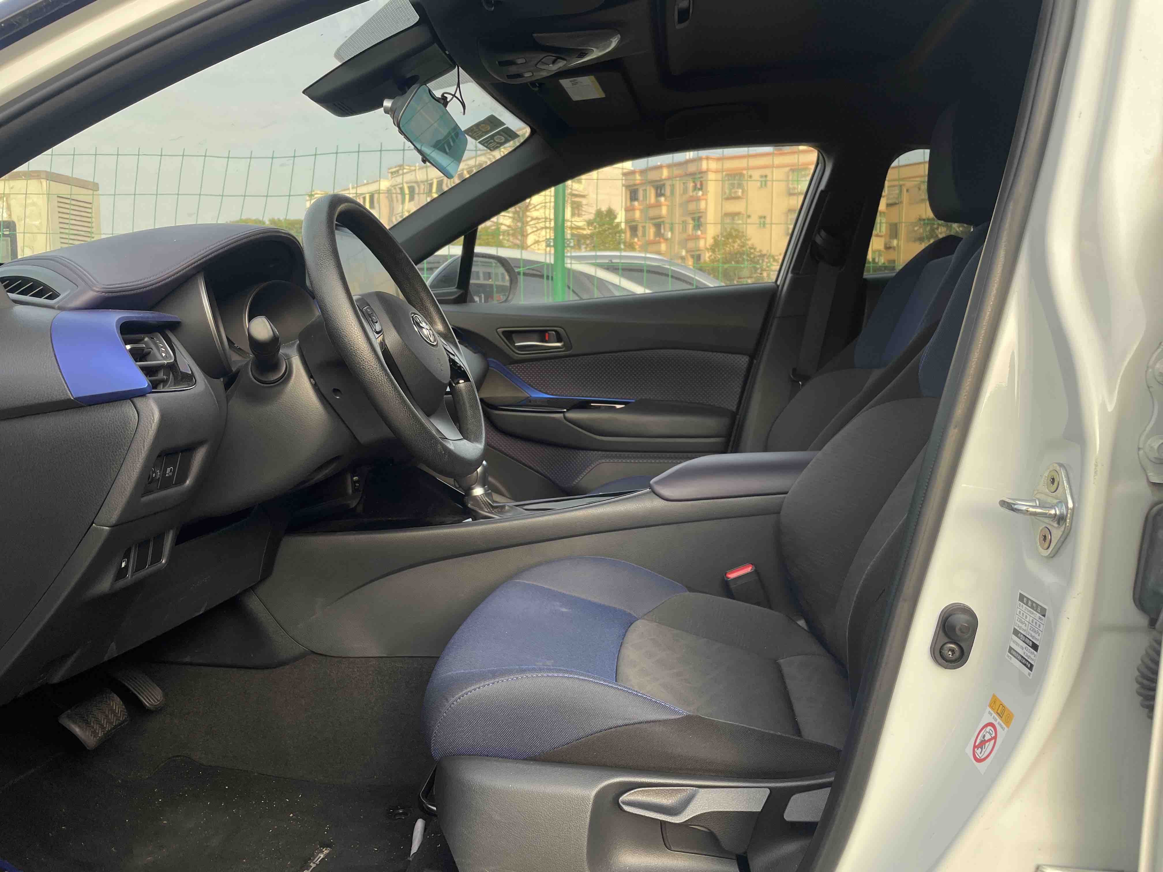 Toyota C-HR 2019 car image #9