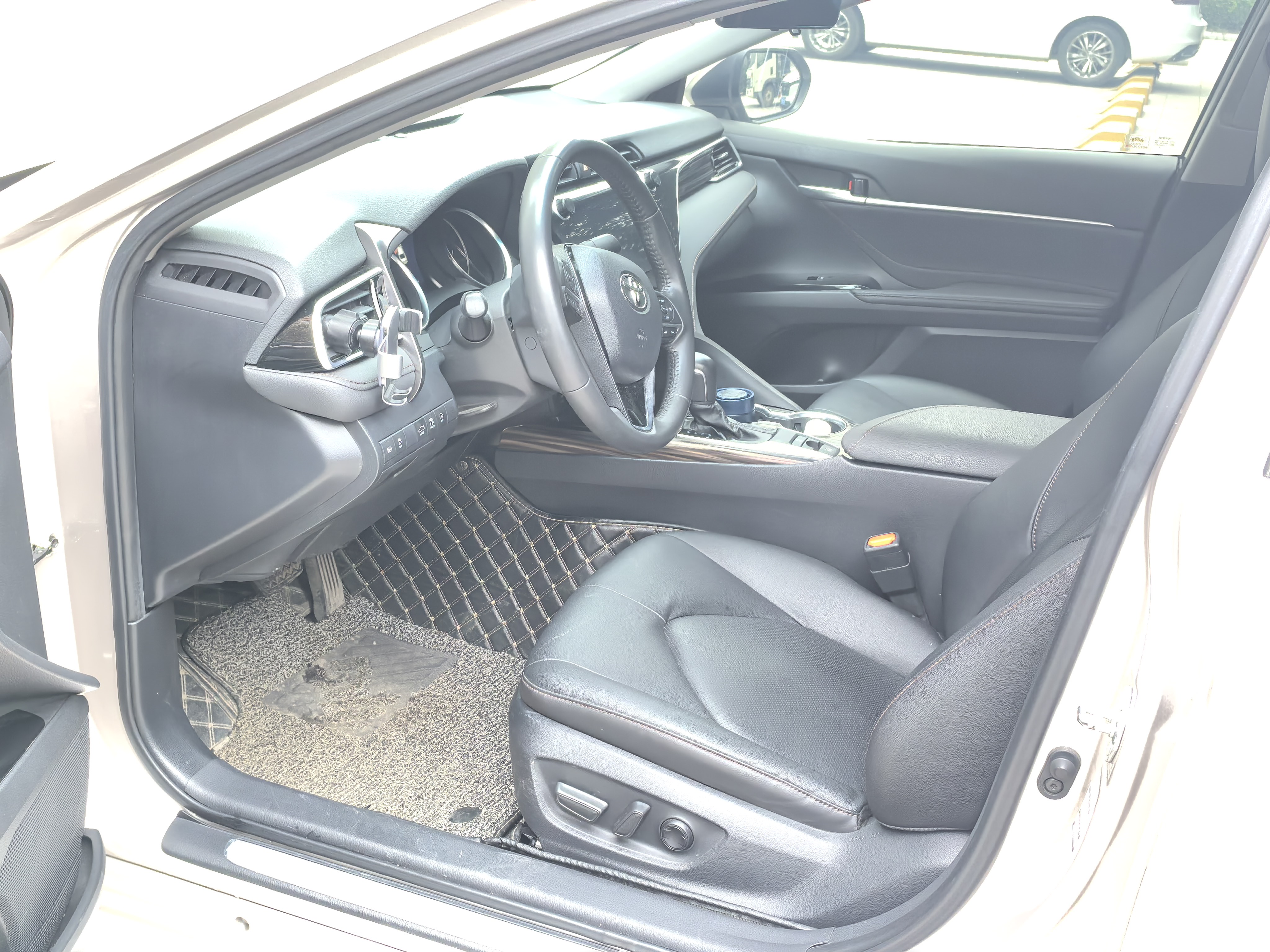 Toyota Camry 2020 car image #9