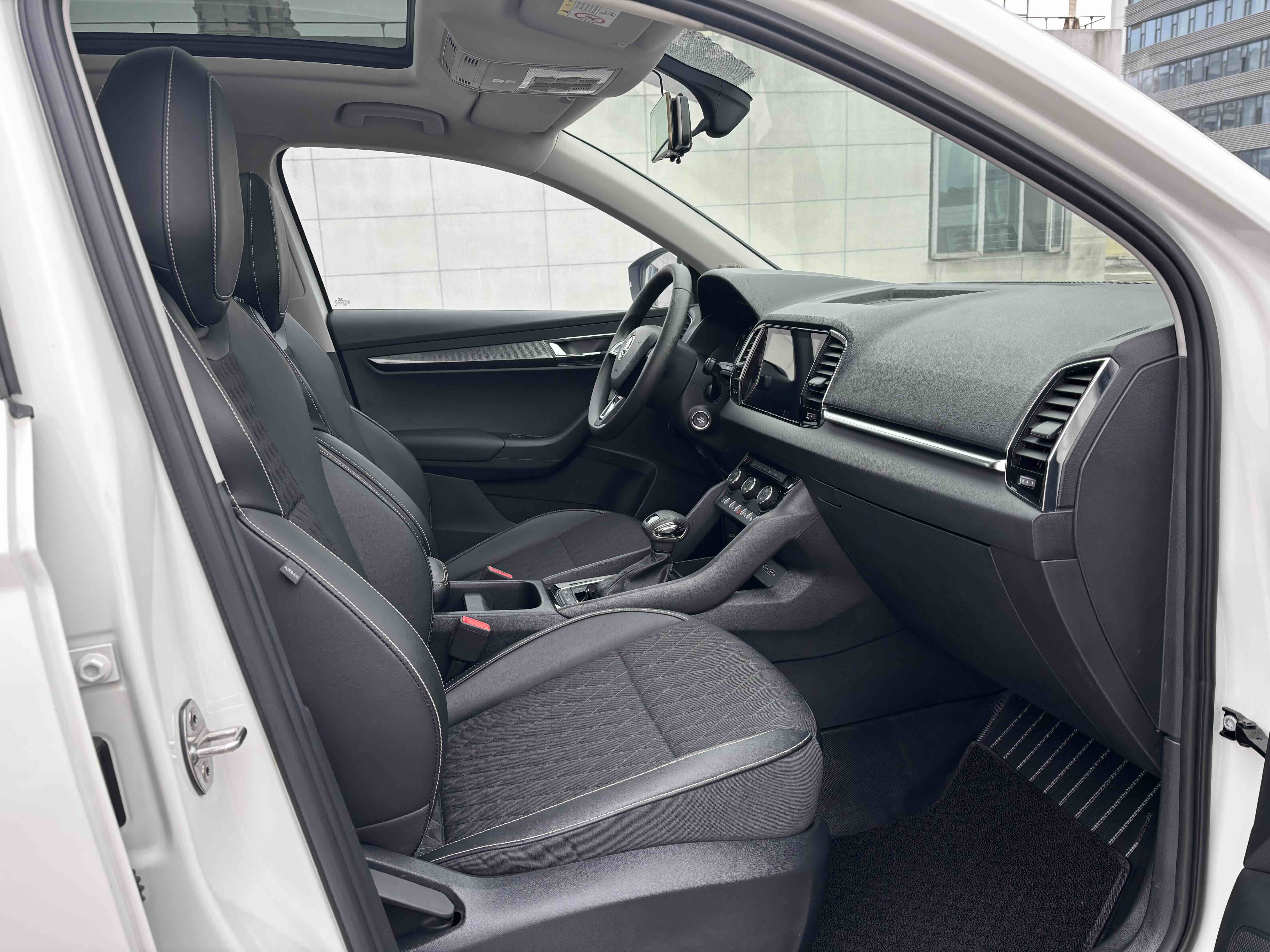 Skoda Karoq 2020 car image #9