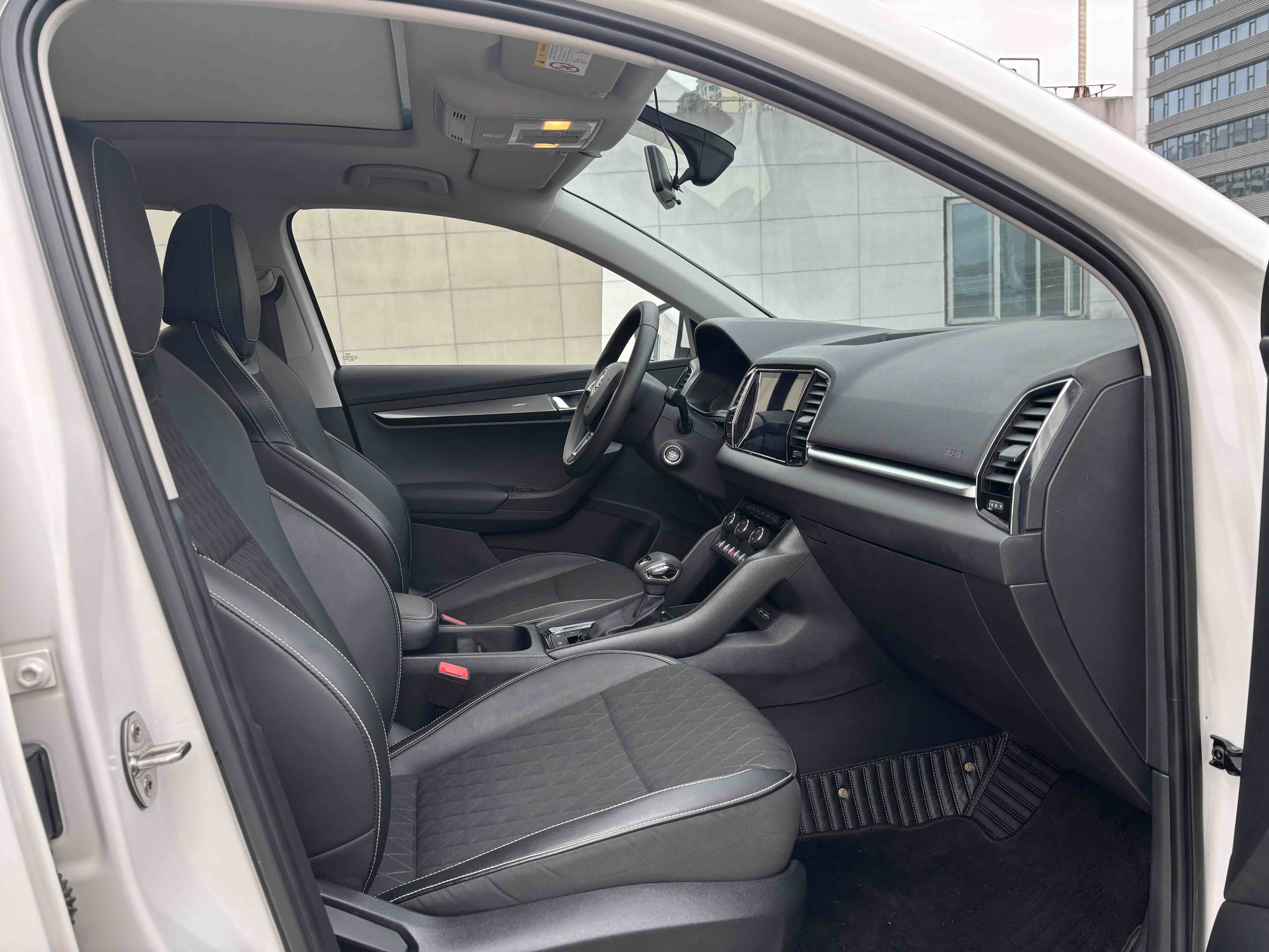 Skoda Karoq 2020 car image #9