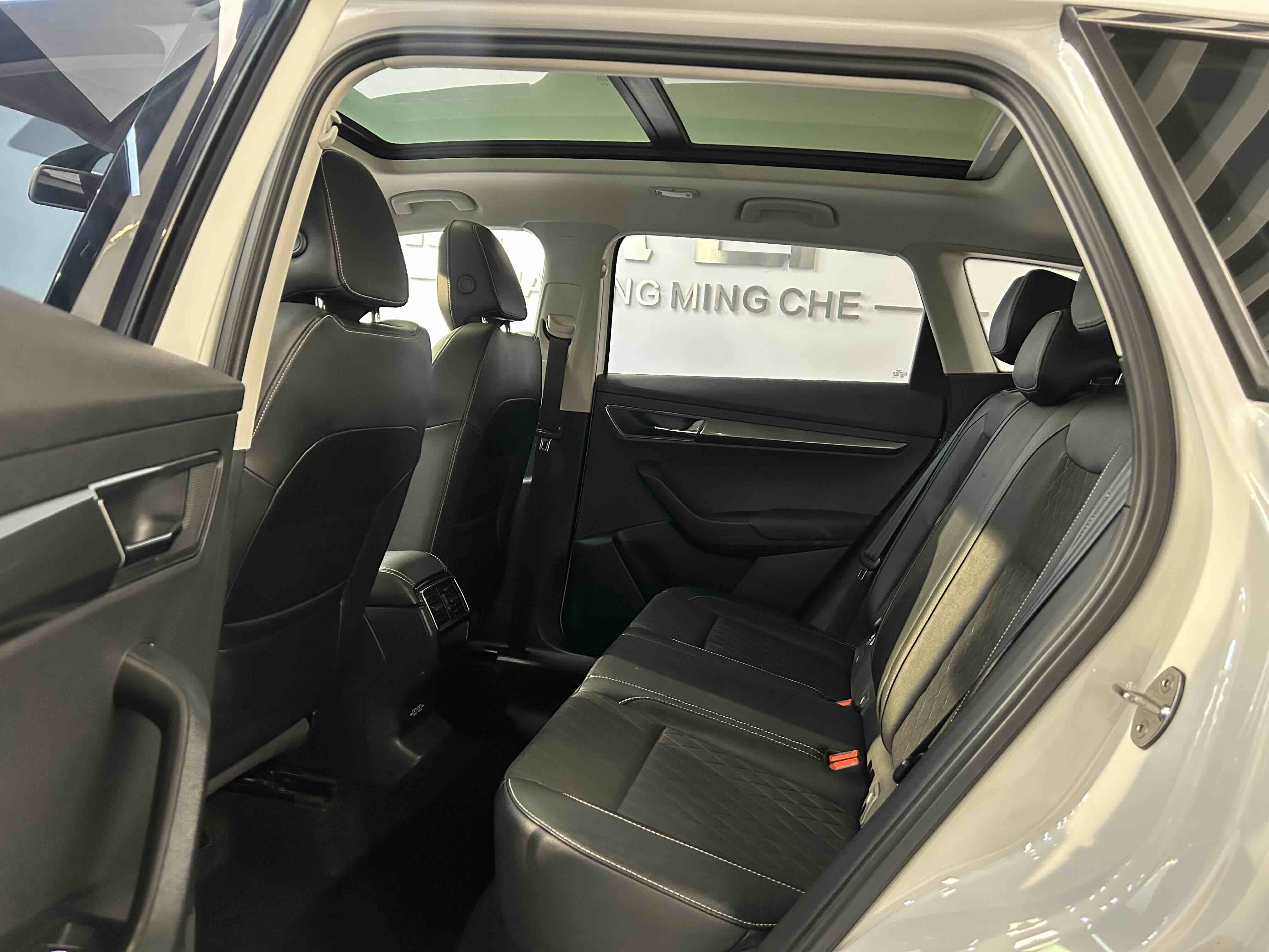 Skoda Karoq 2020 car image #9