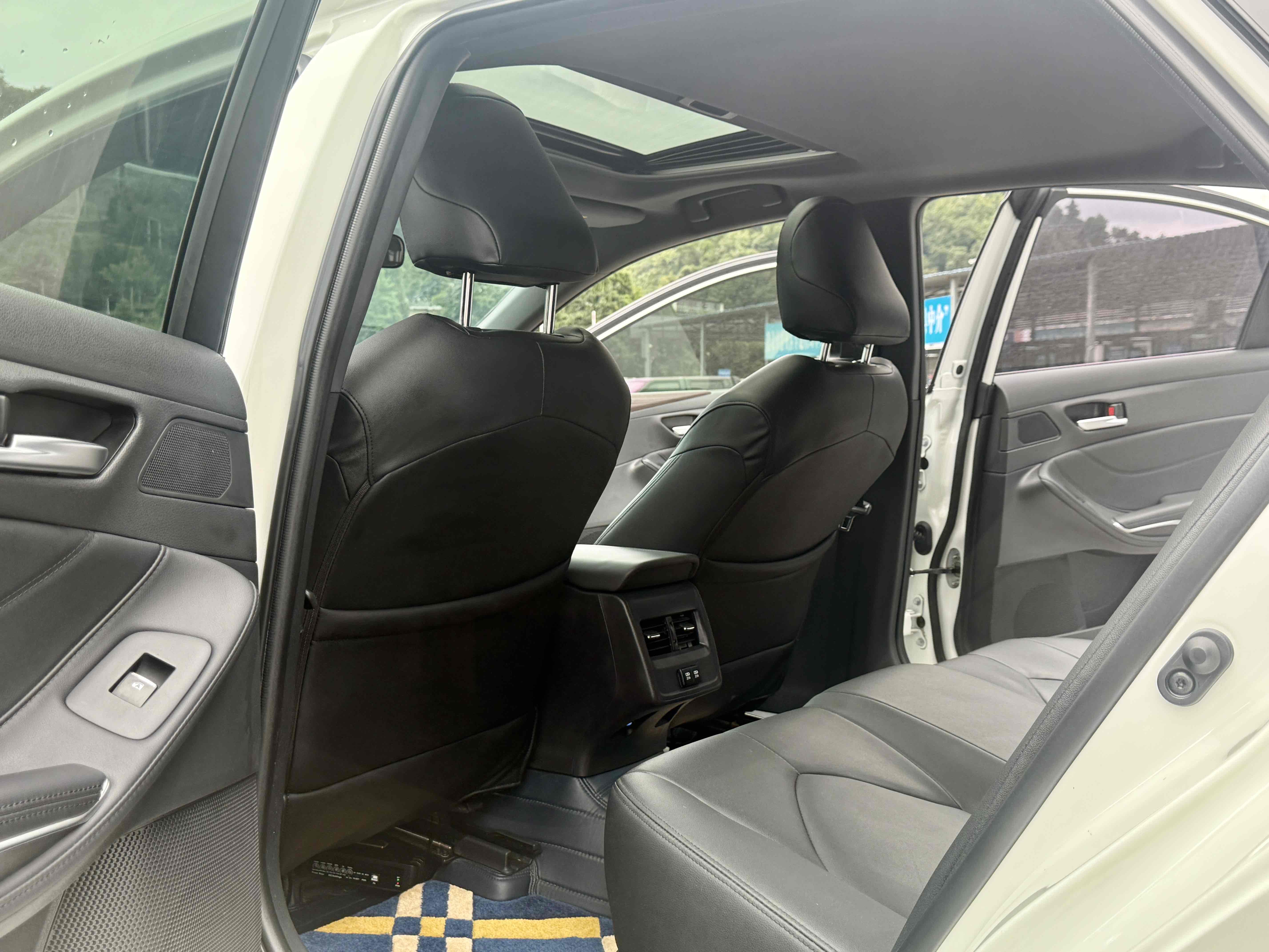 Toyota Avalon 2020 car image #9