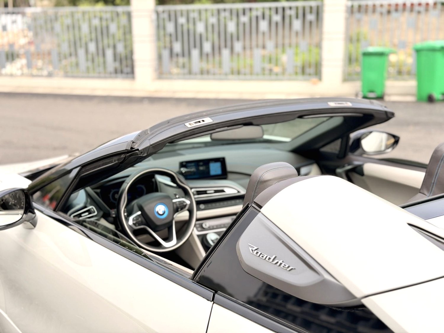 BMW i8 2020 car image #9