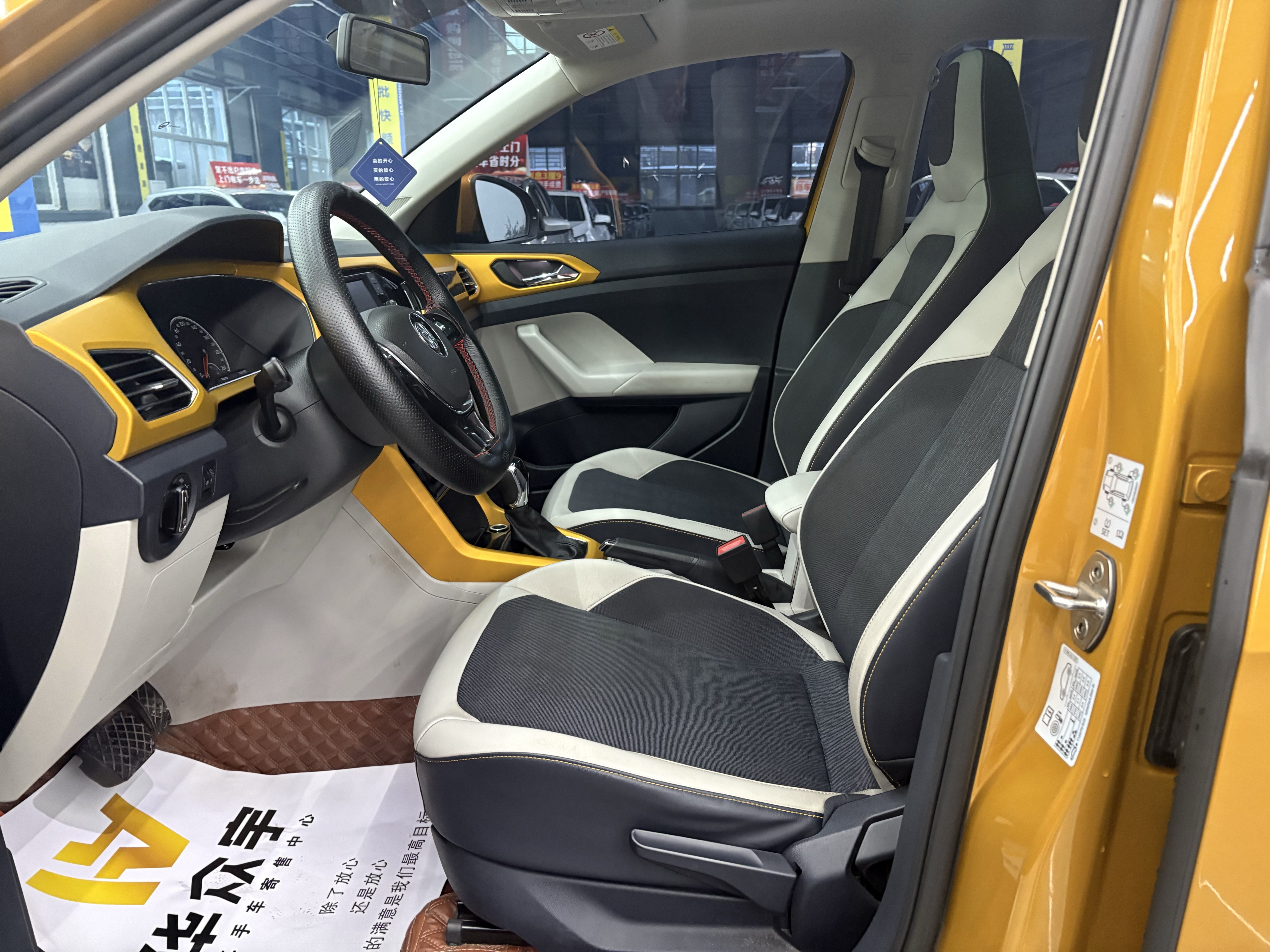 Volkswagen 2019 car image #9