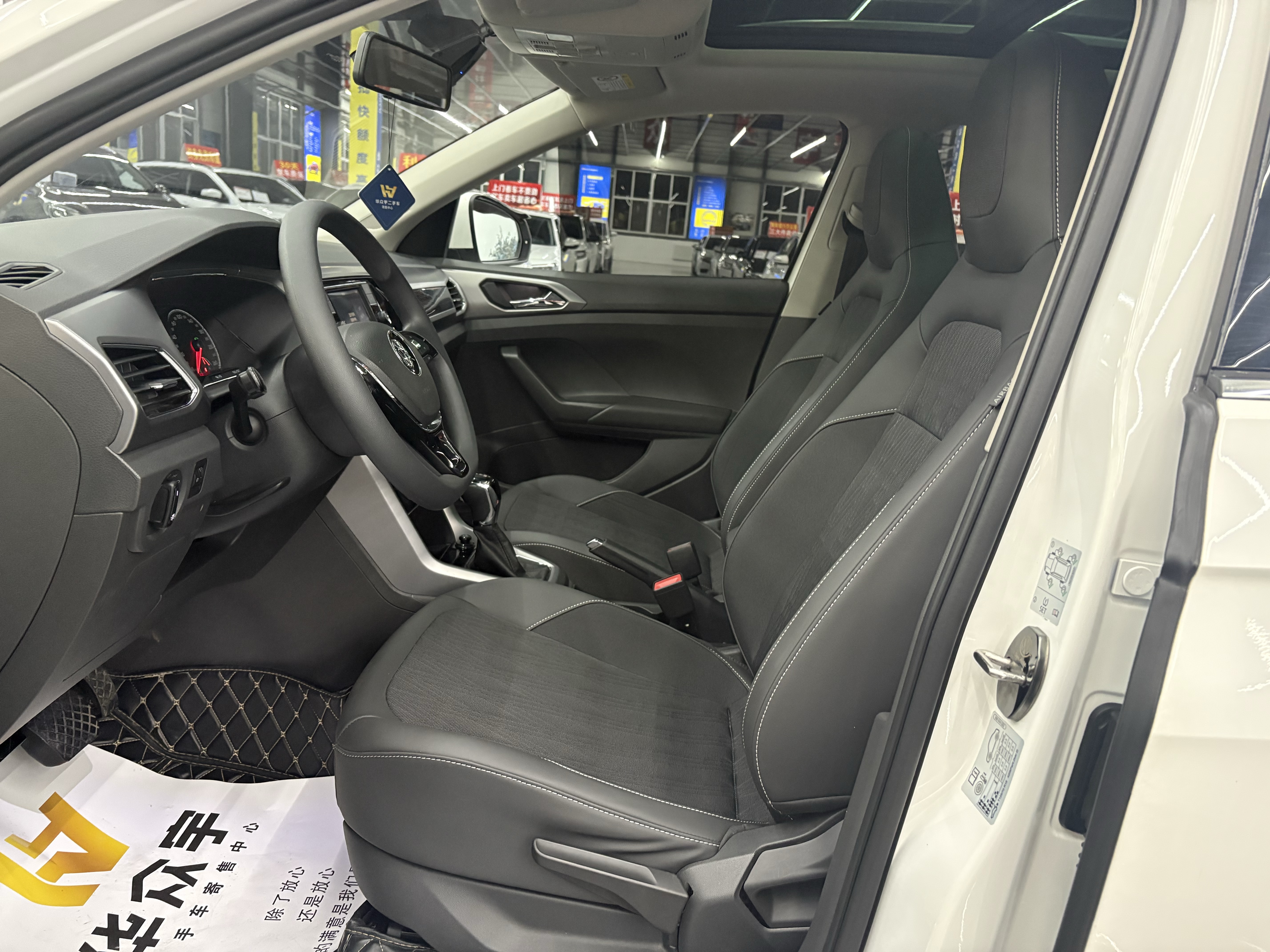 Volkswagen T-Cross 2020 car image #9