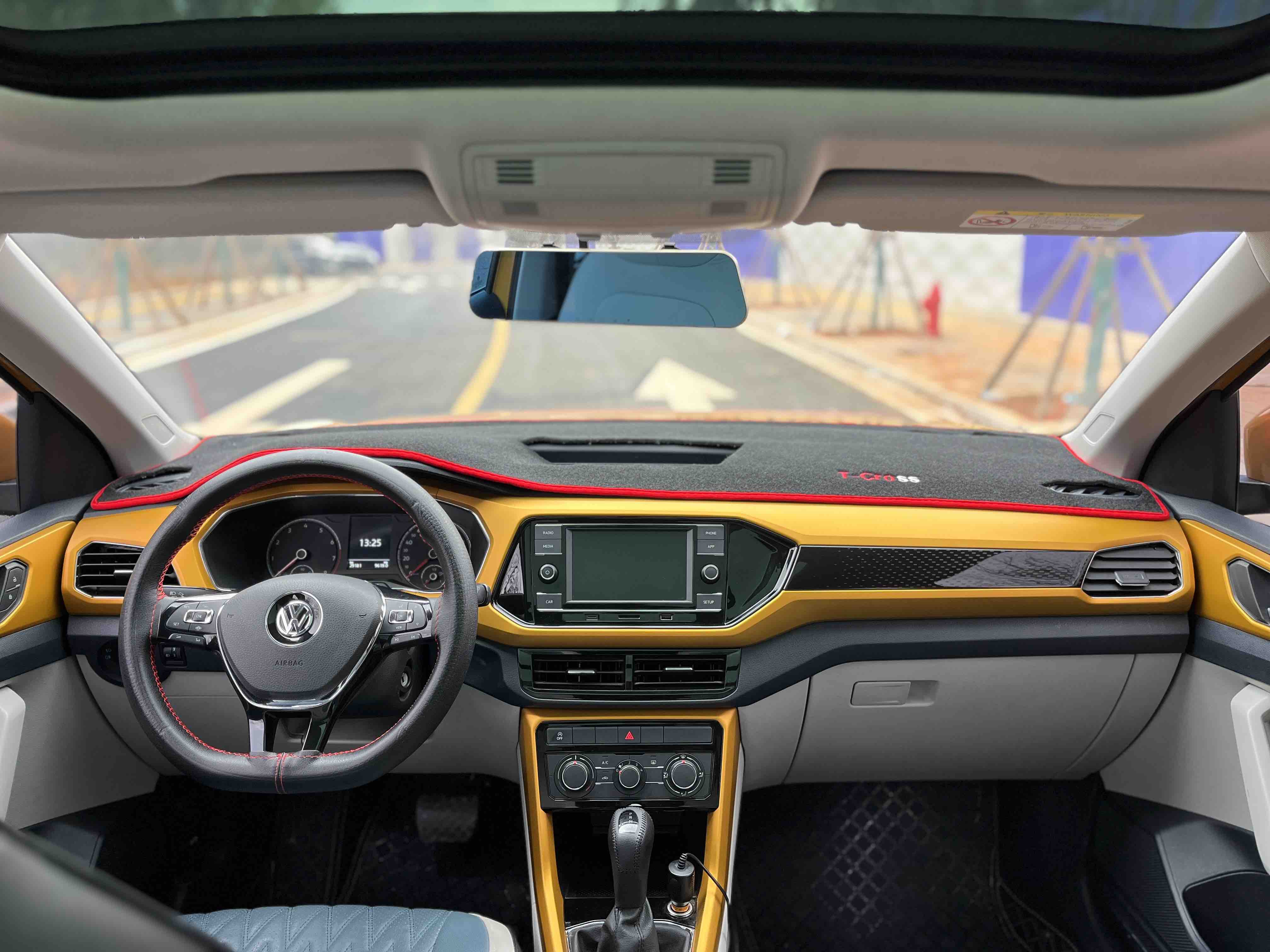 Volkswagen T-Cross 2020 car image #9