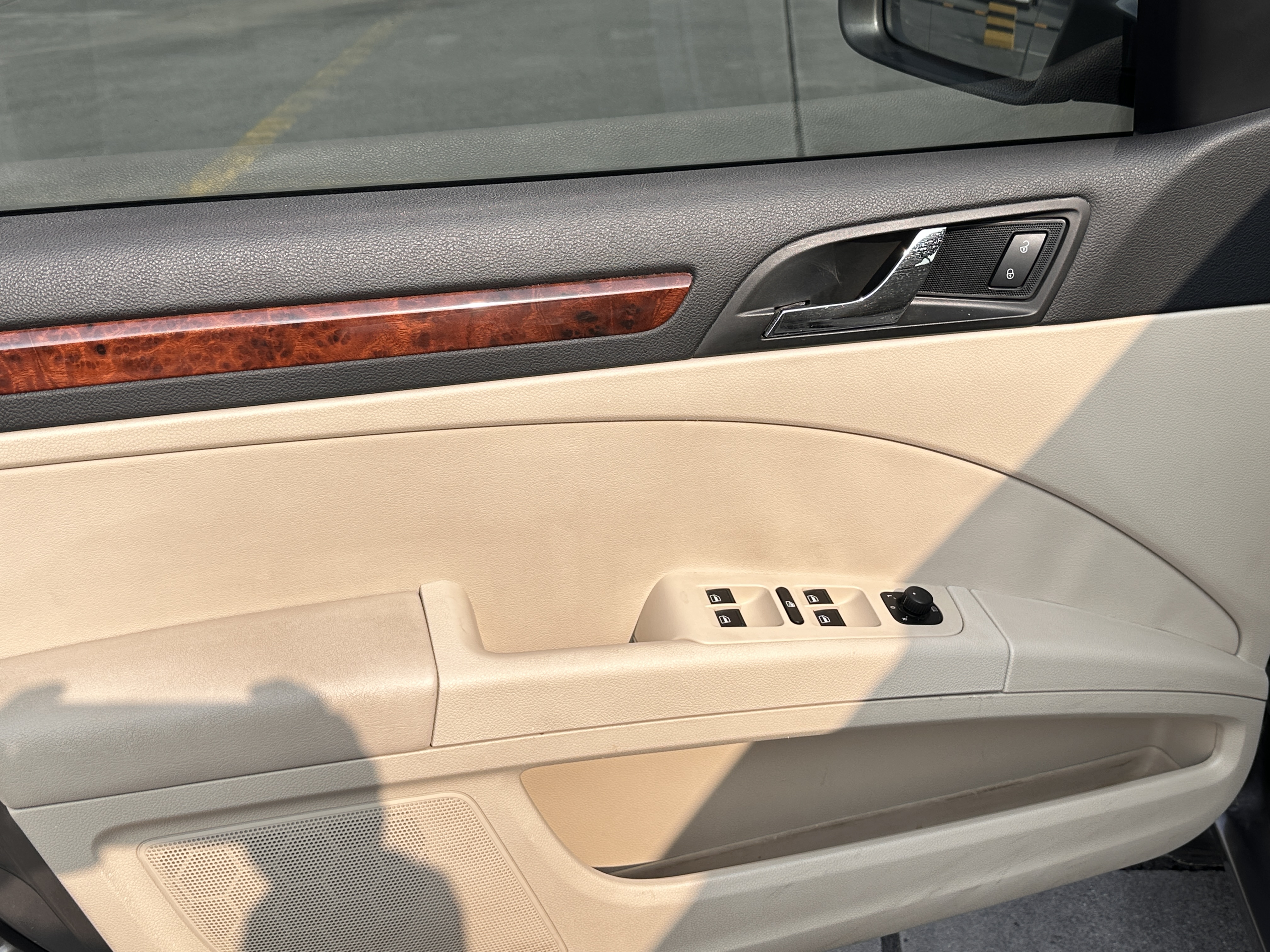 Skoda Superb 2011 car image #9