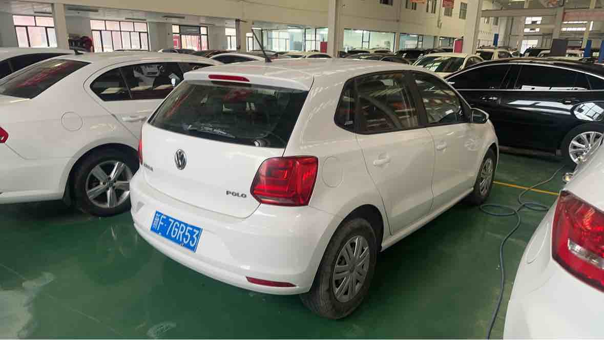 Volkswagen Polo 2015 car image #9