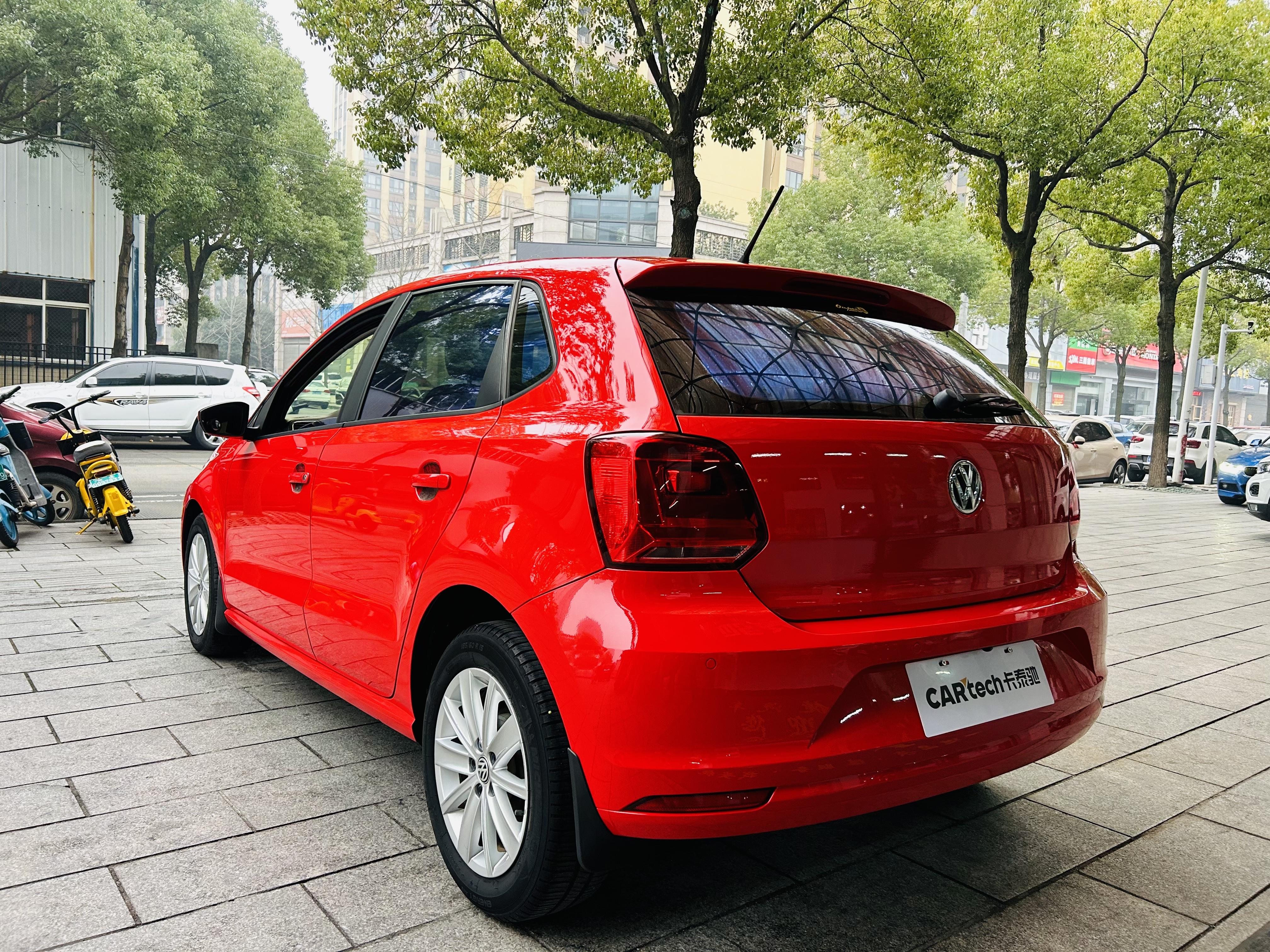 Volkswagen Polo 2015 car image #9