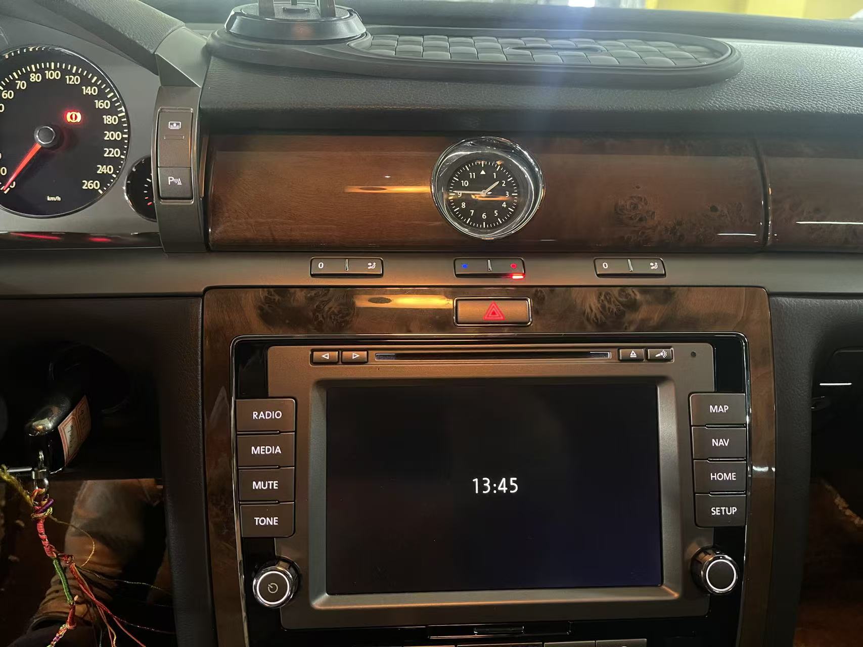 Volkswagen Pheaton 2011 immagine di auto #9