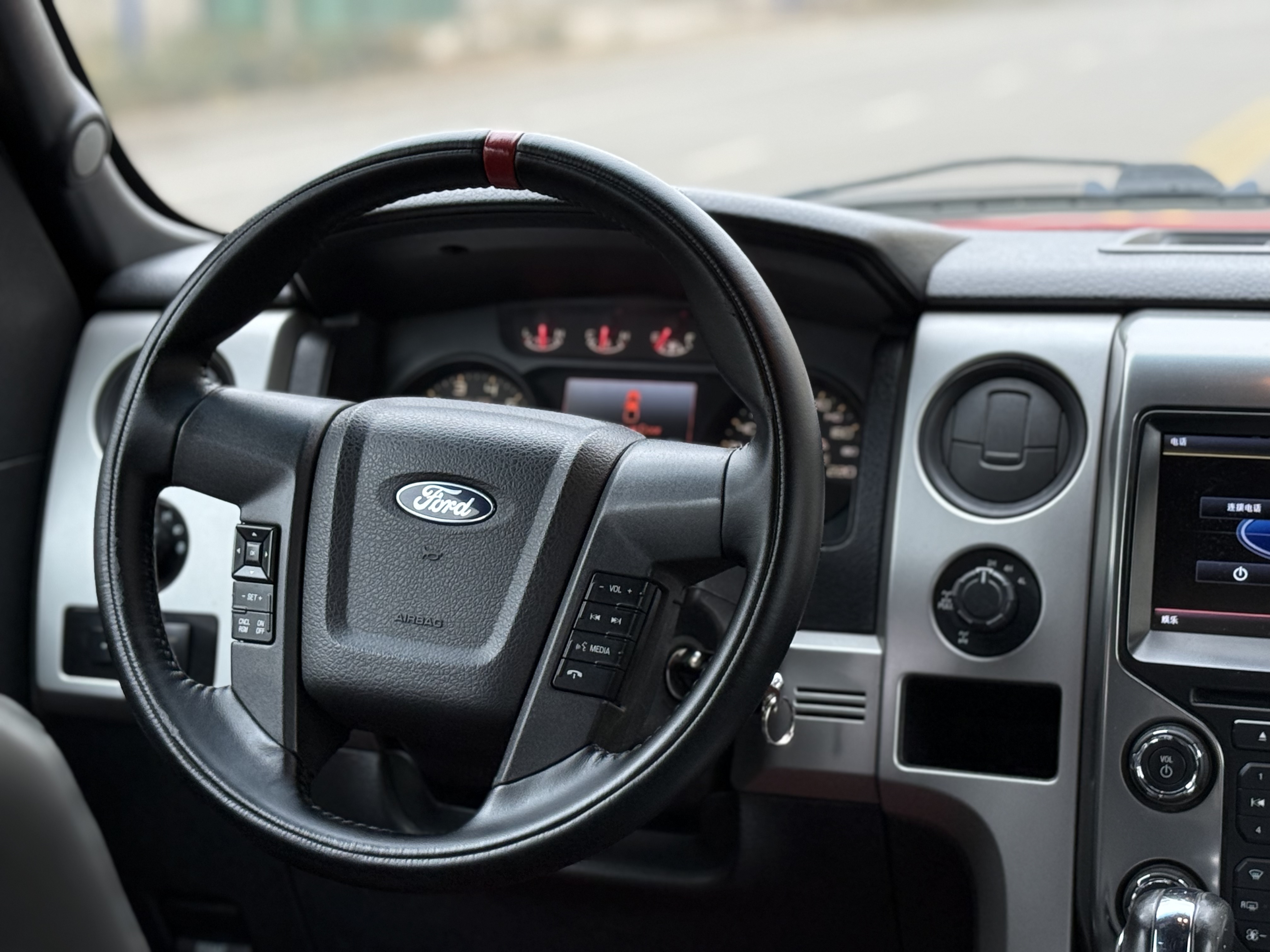 Ford F-150 Raptor 2015 car image #9