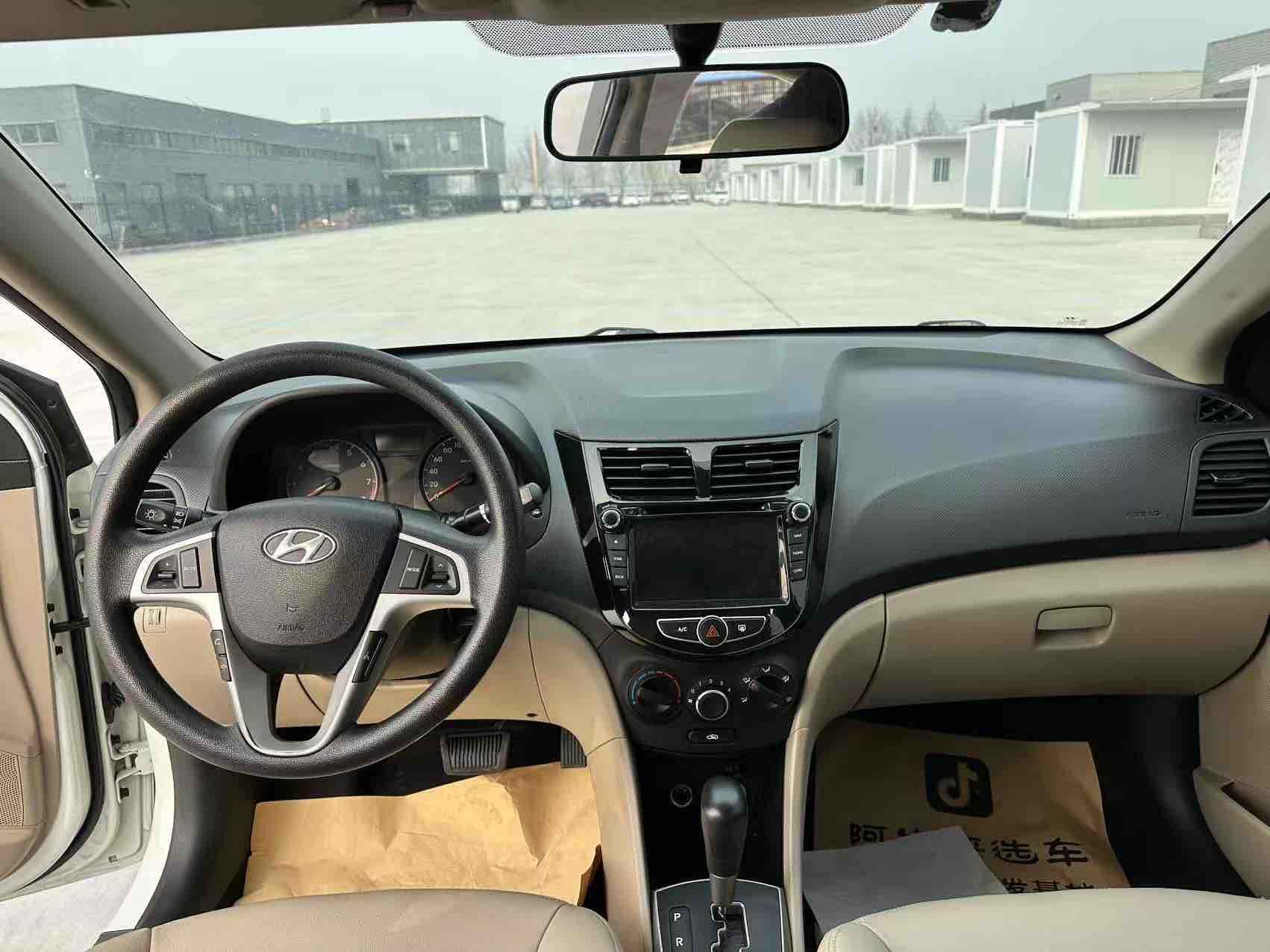 Hyundai Reina 2015 #9 Hyundai Reina 2015 car image #9