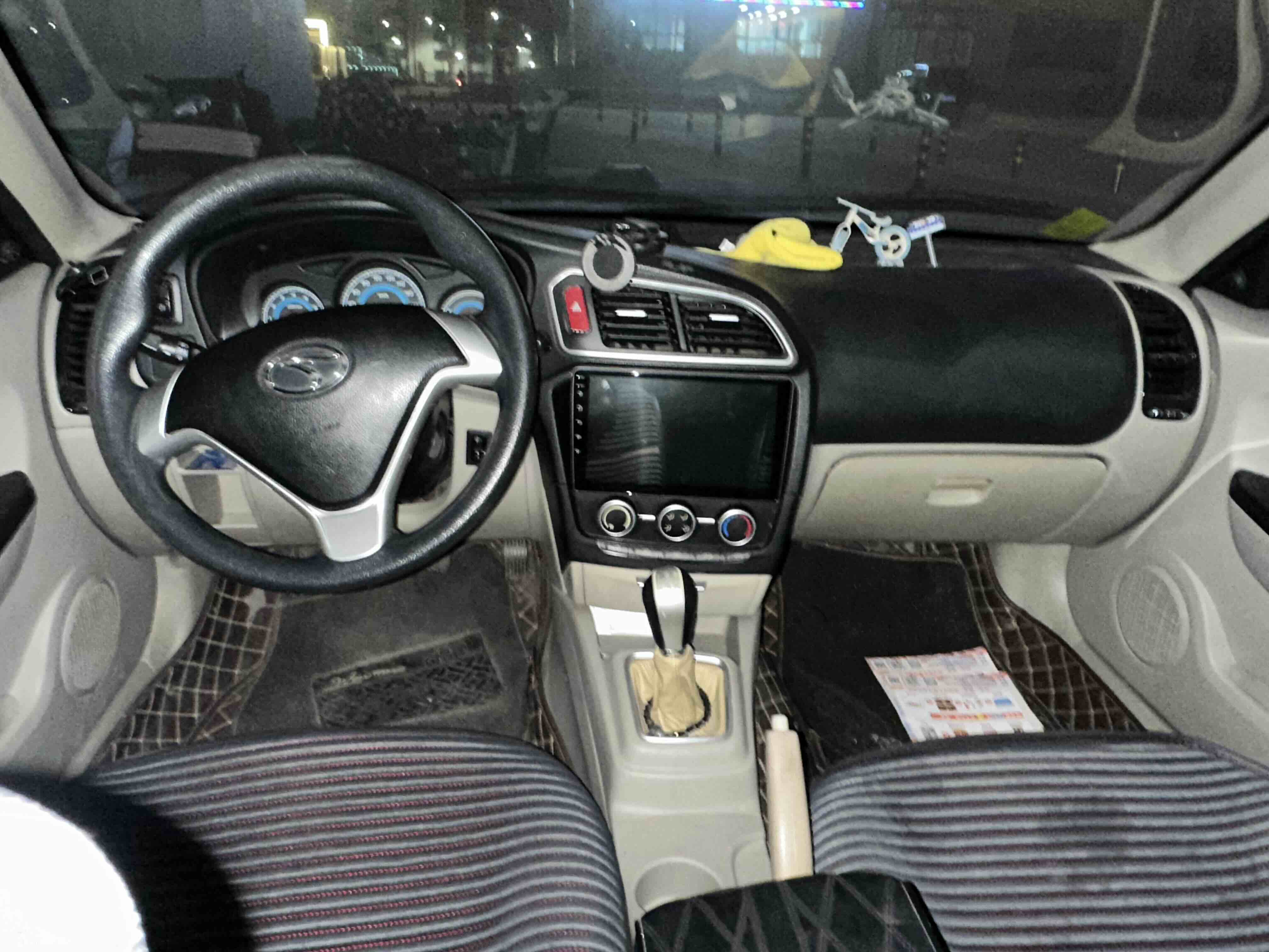 Soueast V3 Lingyue 2015 car image #9