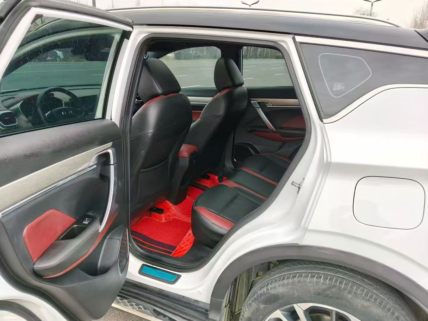 GEELY Coolray 2019 car image #9