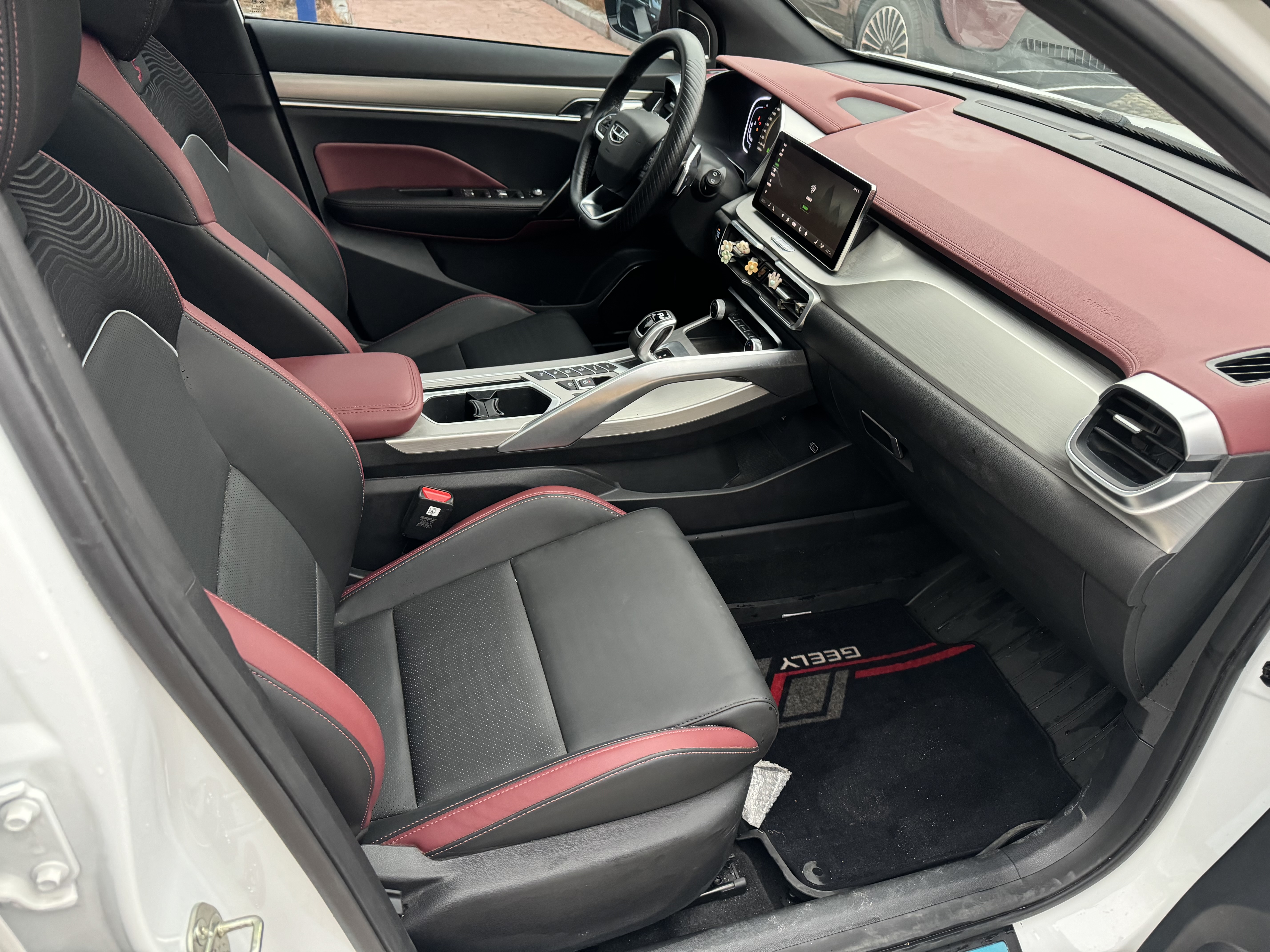 GEELY Coolray 2019 car image #9