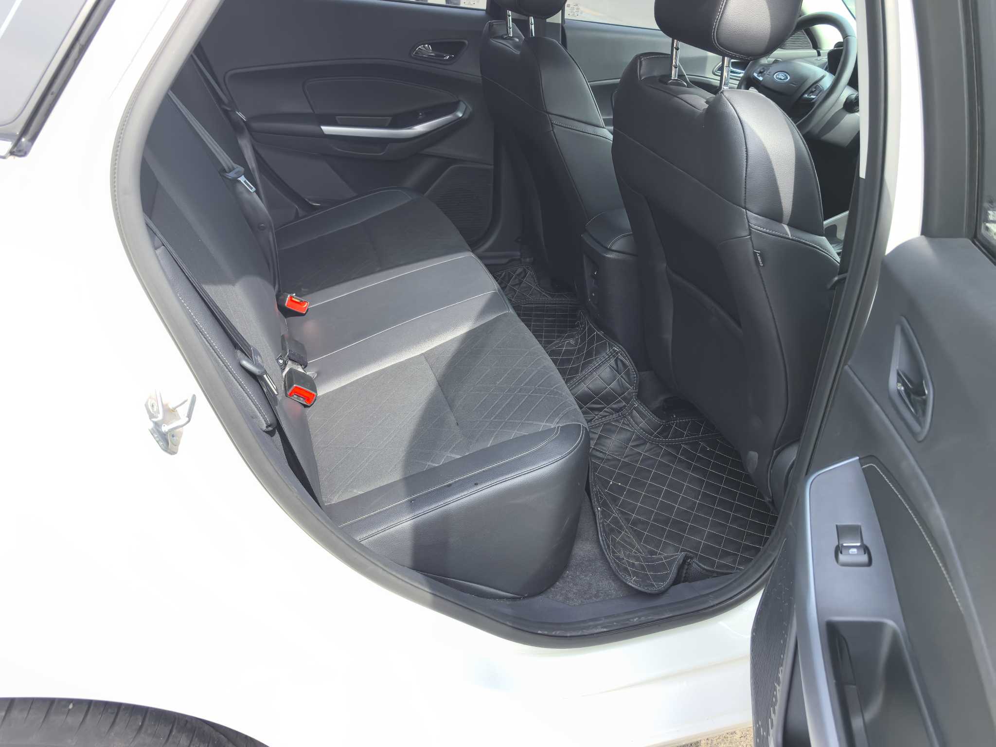 Ford Escort 2021 car image #9