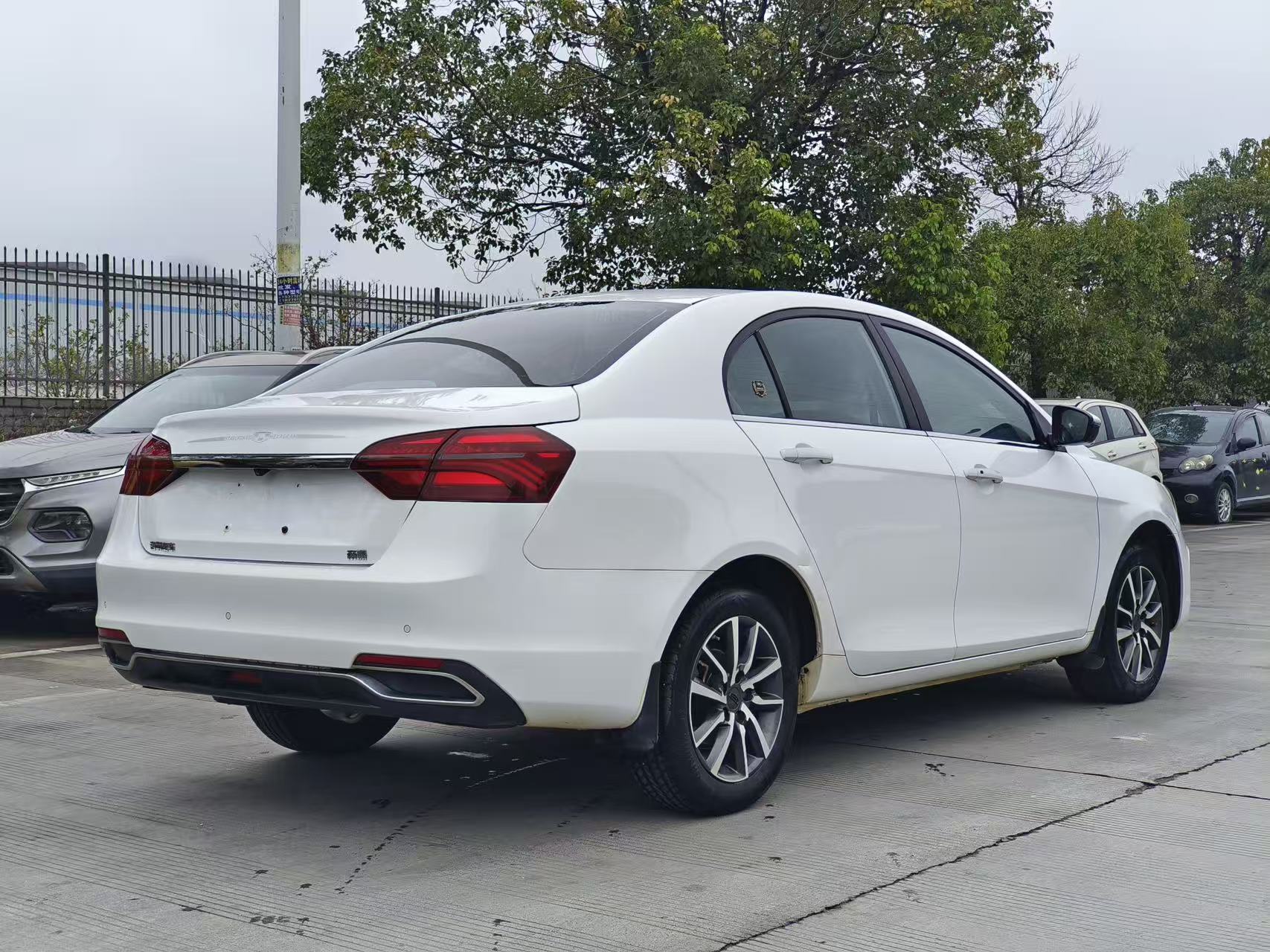 GEELY Emgrand 2019 #9 GEELY Emgrand 2019 car image #9