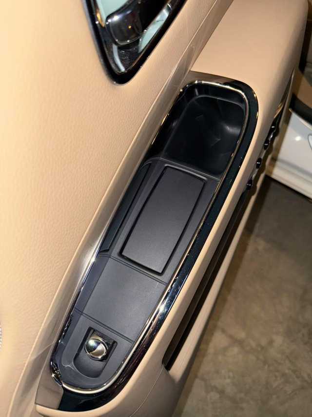 劳斯莱斯 古思特 2011 汽车图片 #9