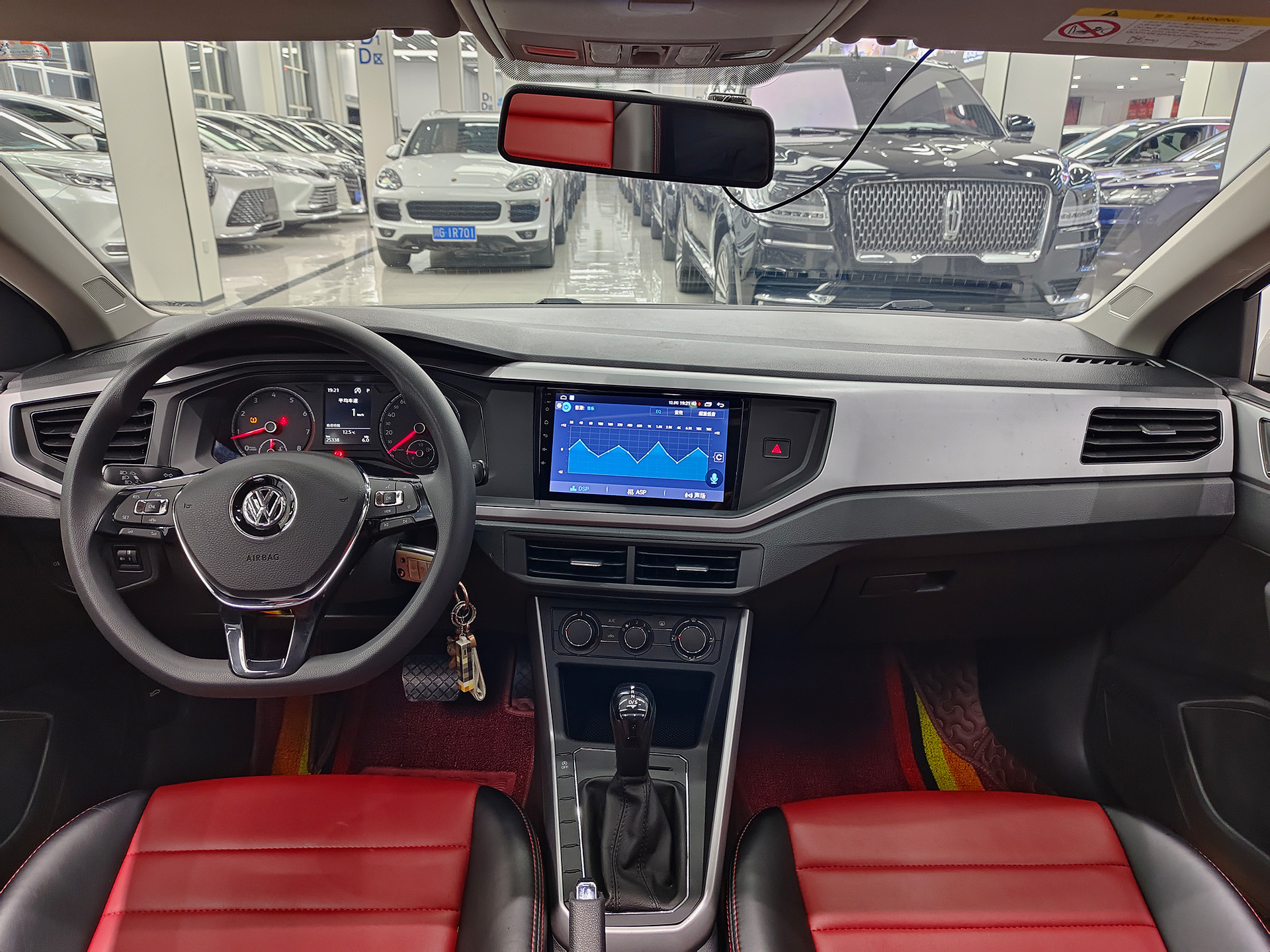 Volkswagen Polo 2021 car image #9