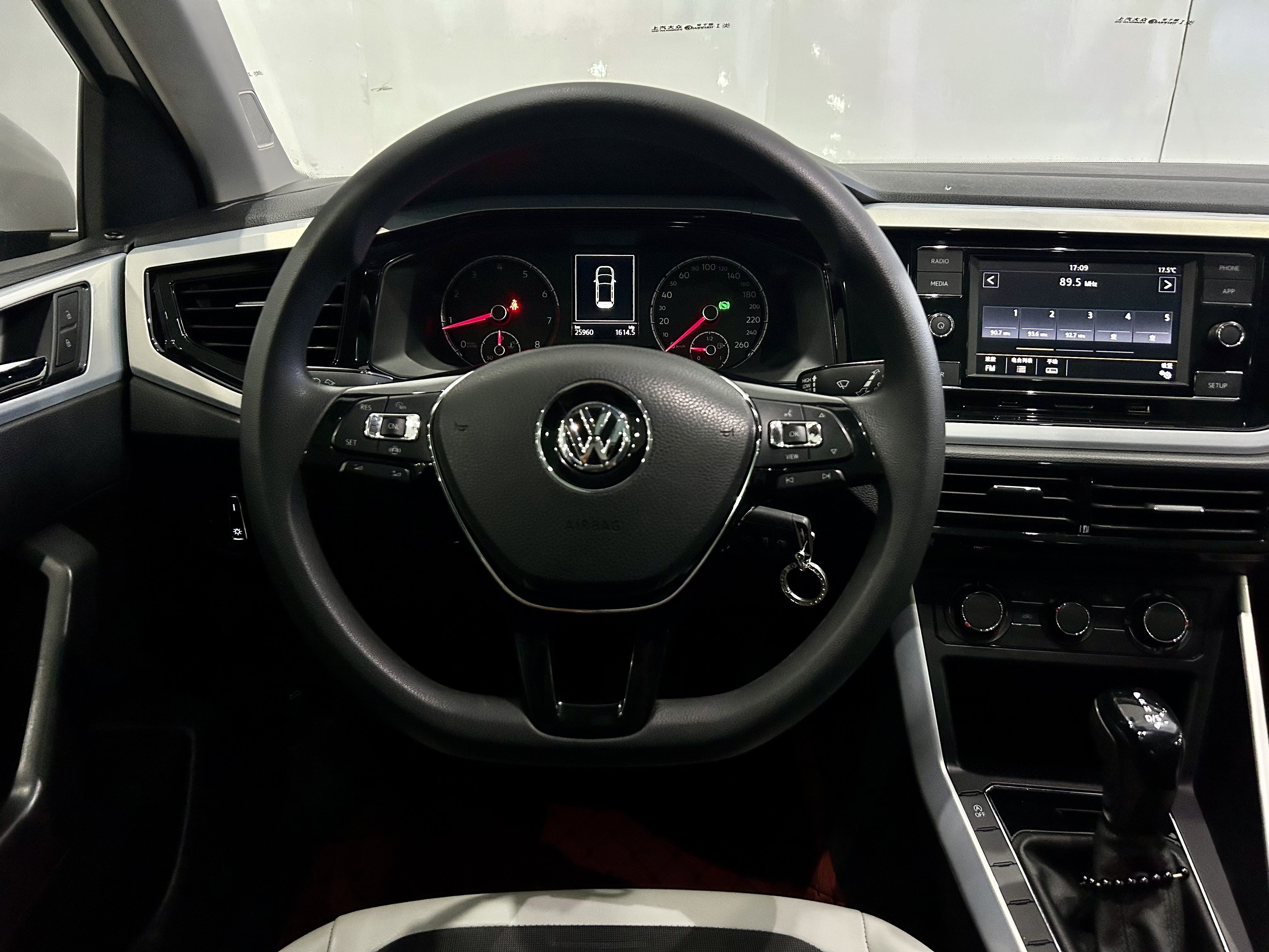 Volkswagen Polo 2021 car image #9