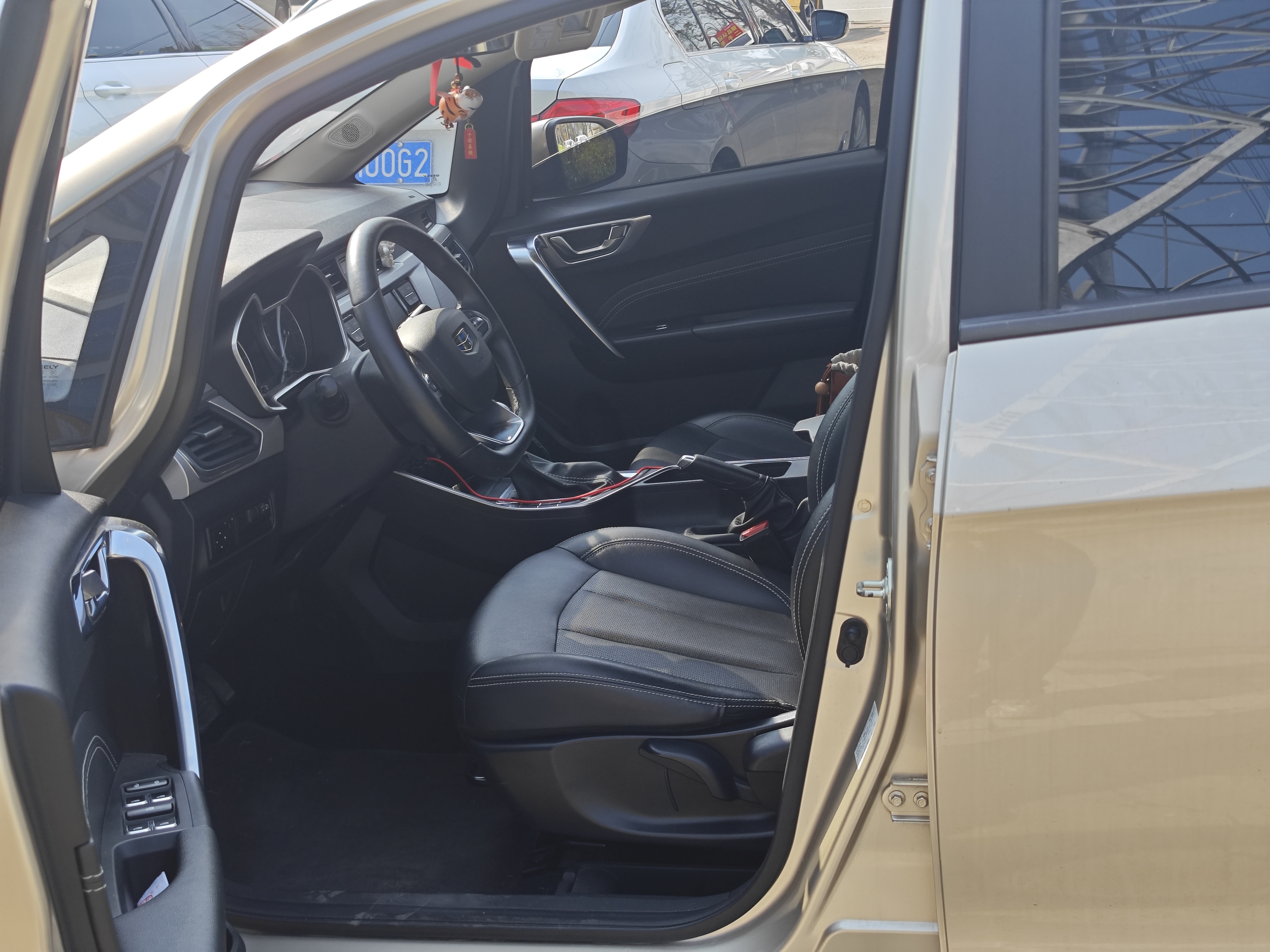 2019 car image #9