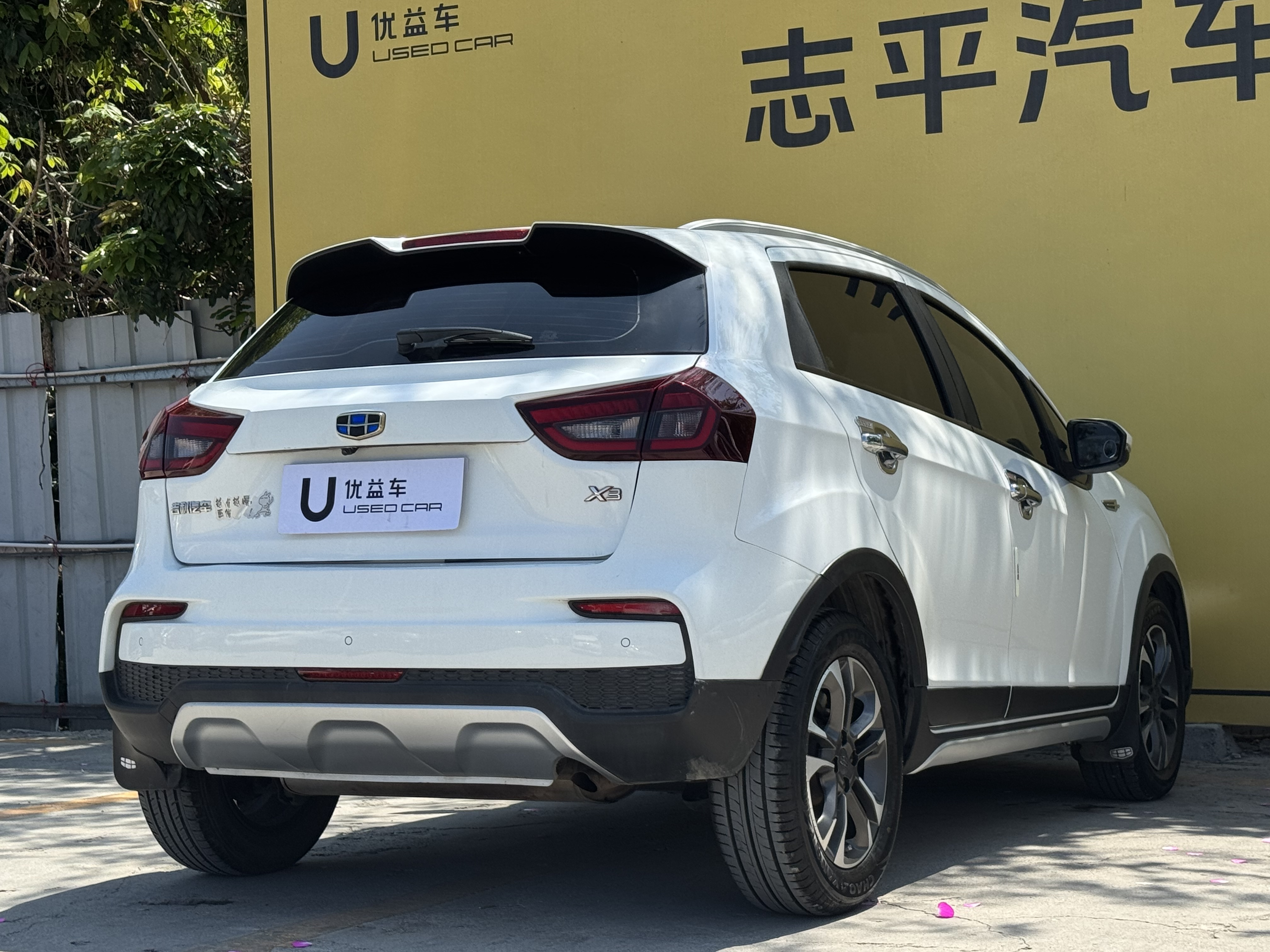2019 car image #9