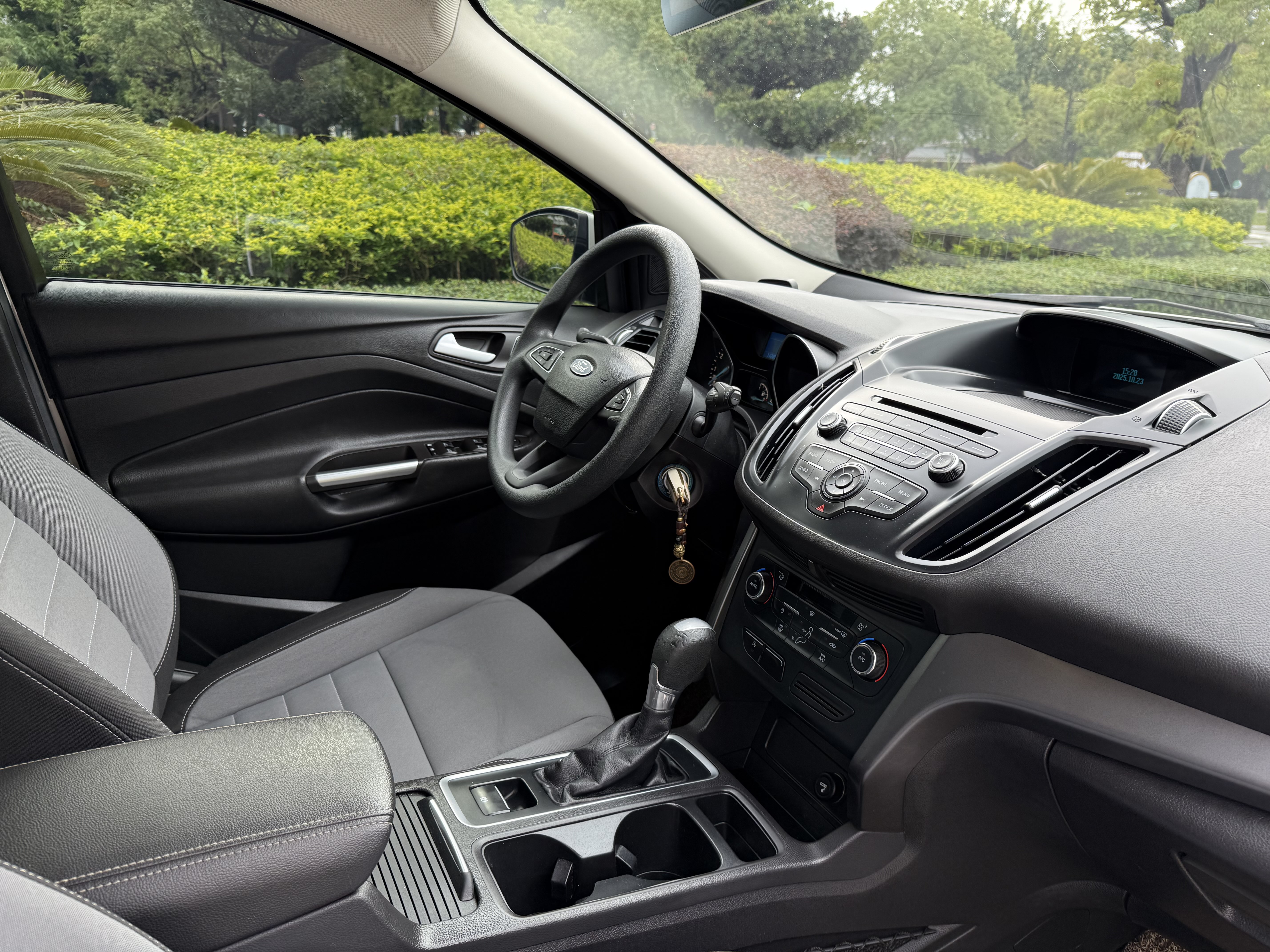 Ford Kuga 2017 car image #9