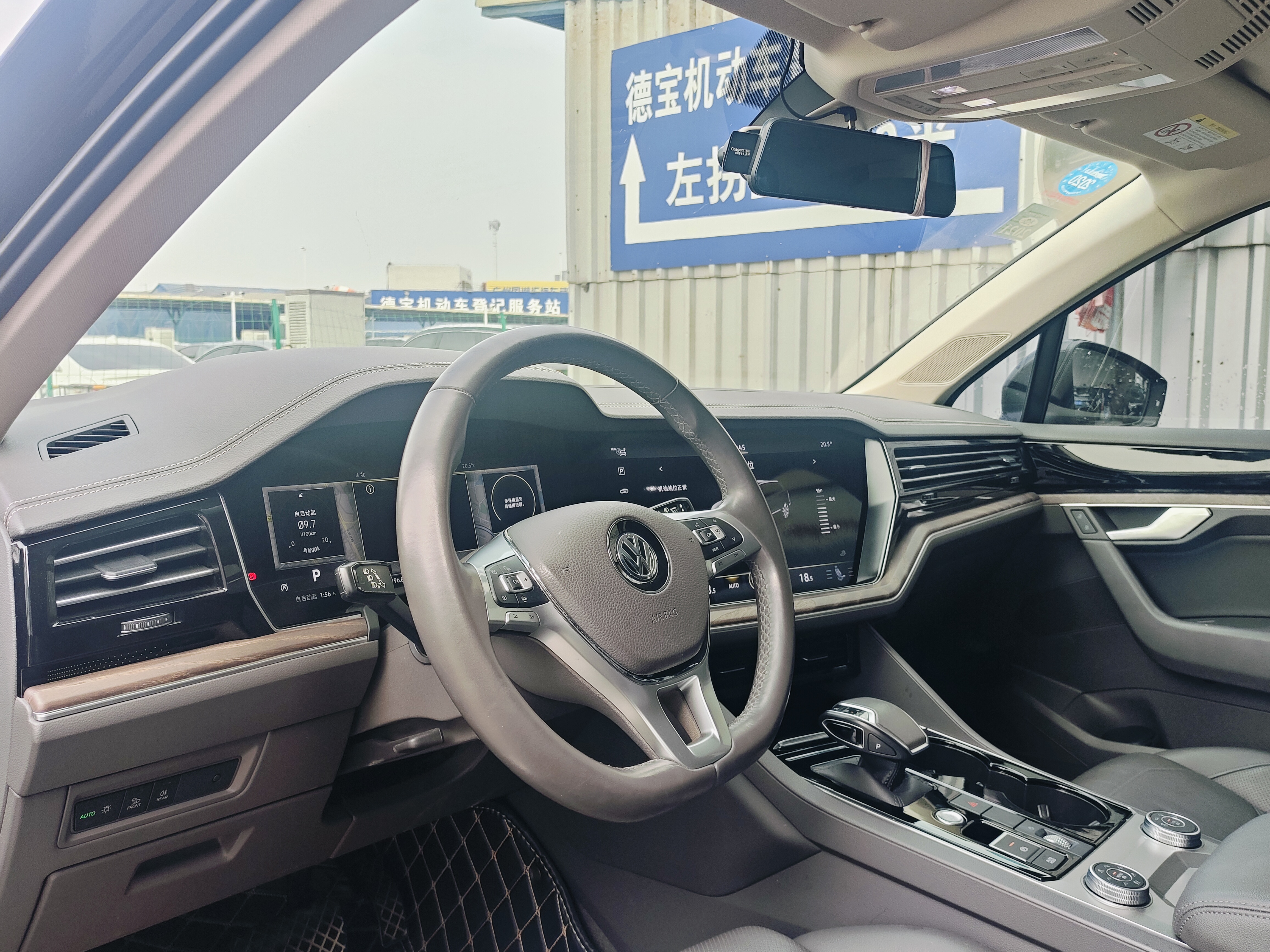 Volkswagen Touareg 2019 car image #9
