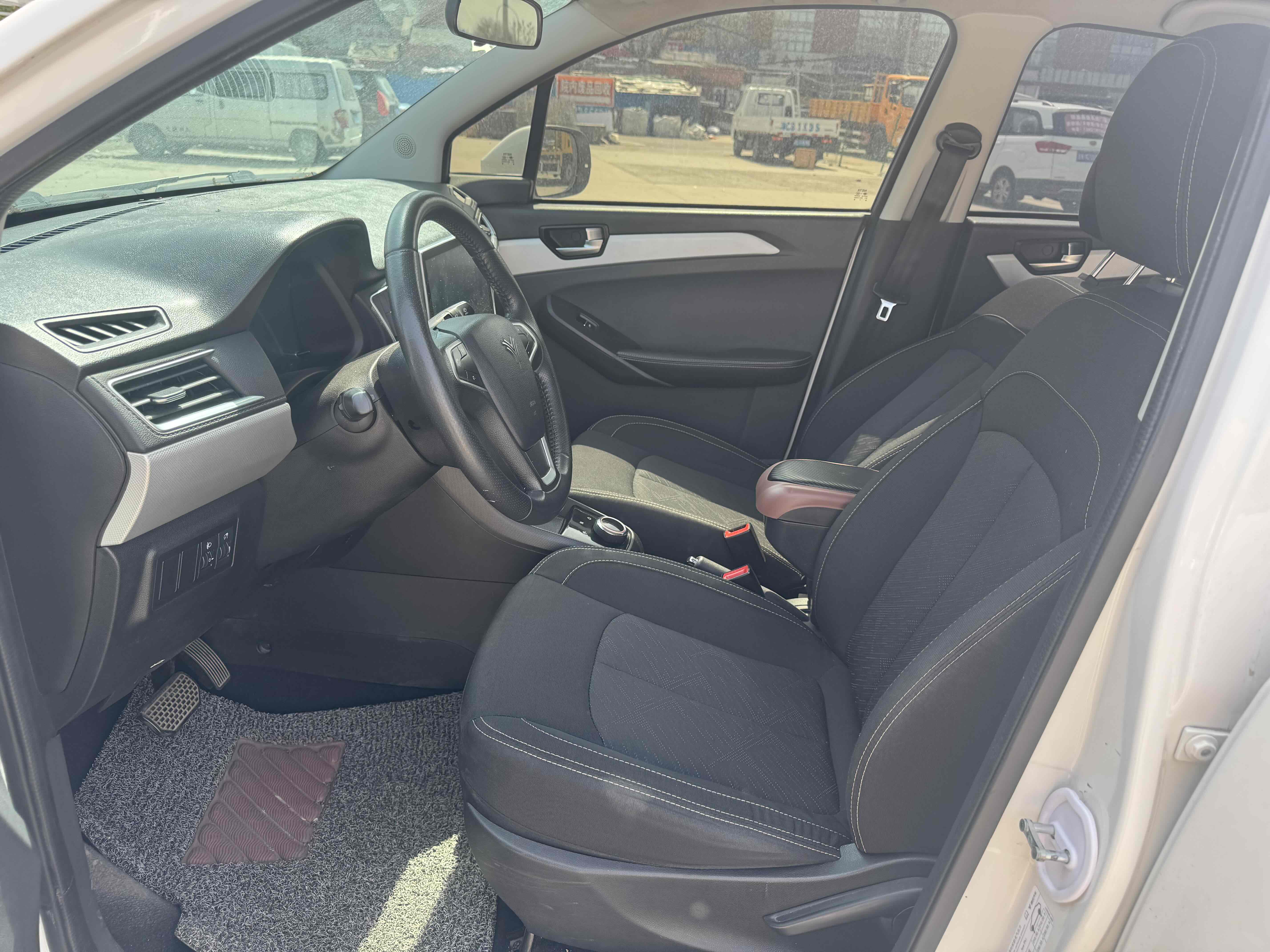 哪吒汽车 哪吒N01 2020 #9 哪吒汽车 哪吒N01 2020 汽车图片 #9