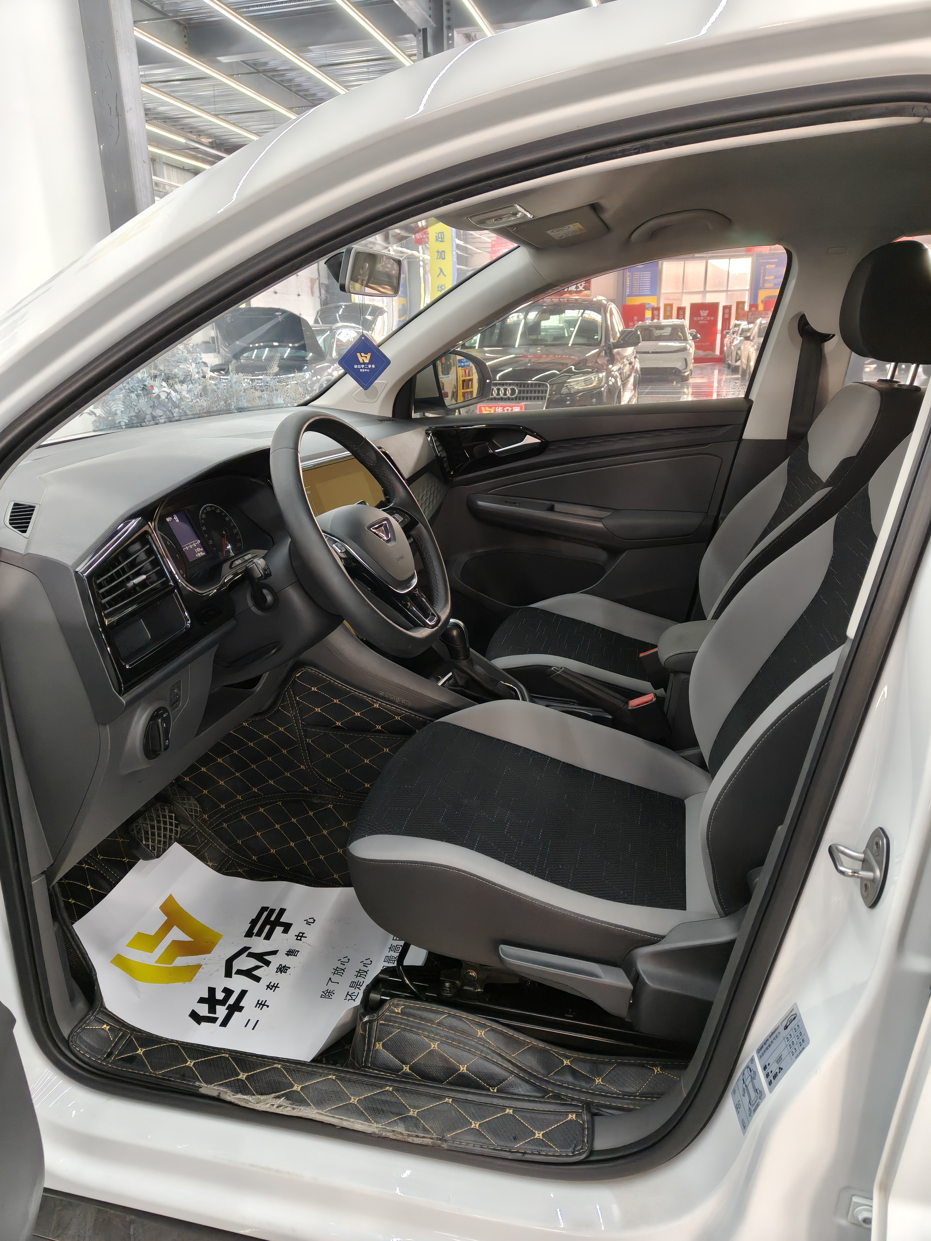VS5 2019 car image #9