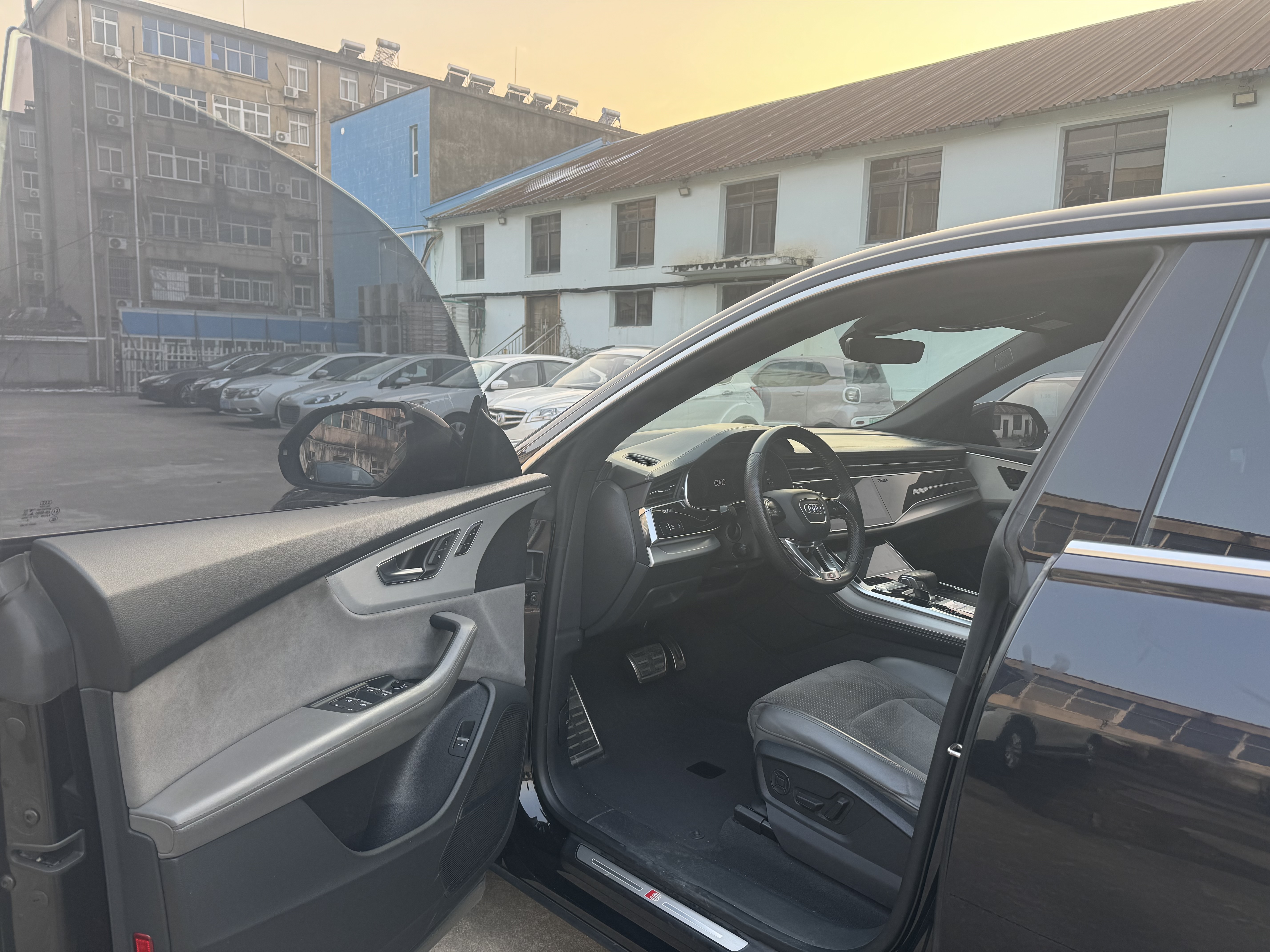 Audi Q8 2020 car image #9