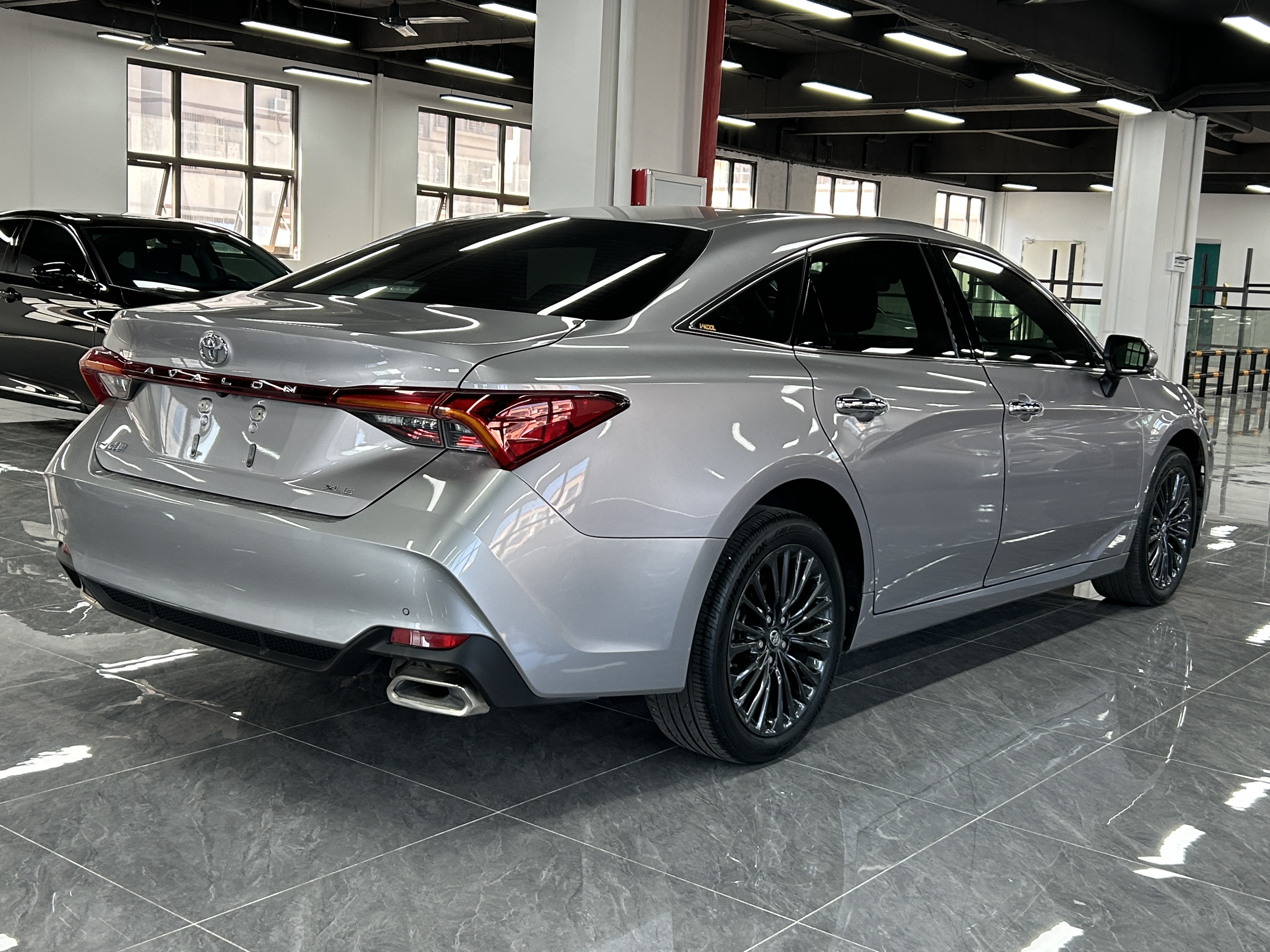 Toyota Avalon 2020 car image #9