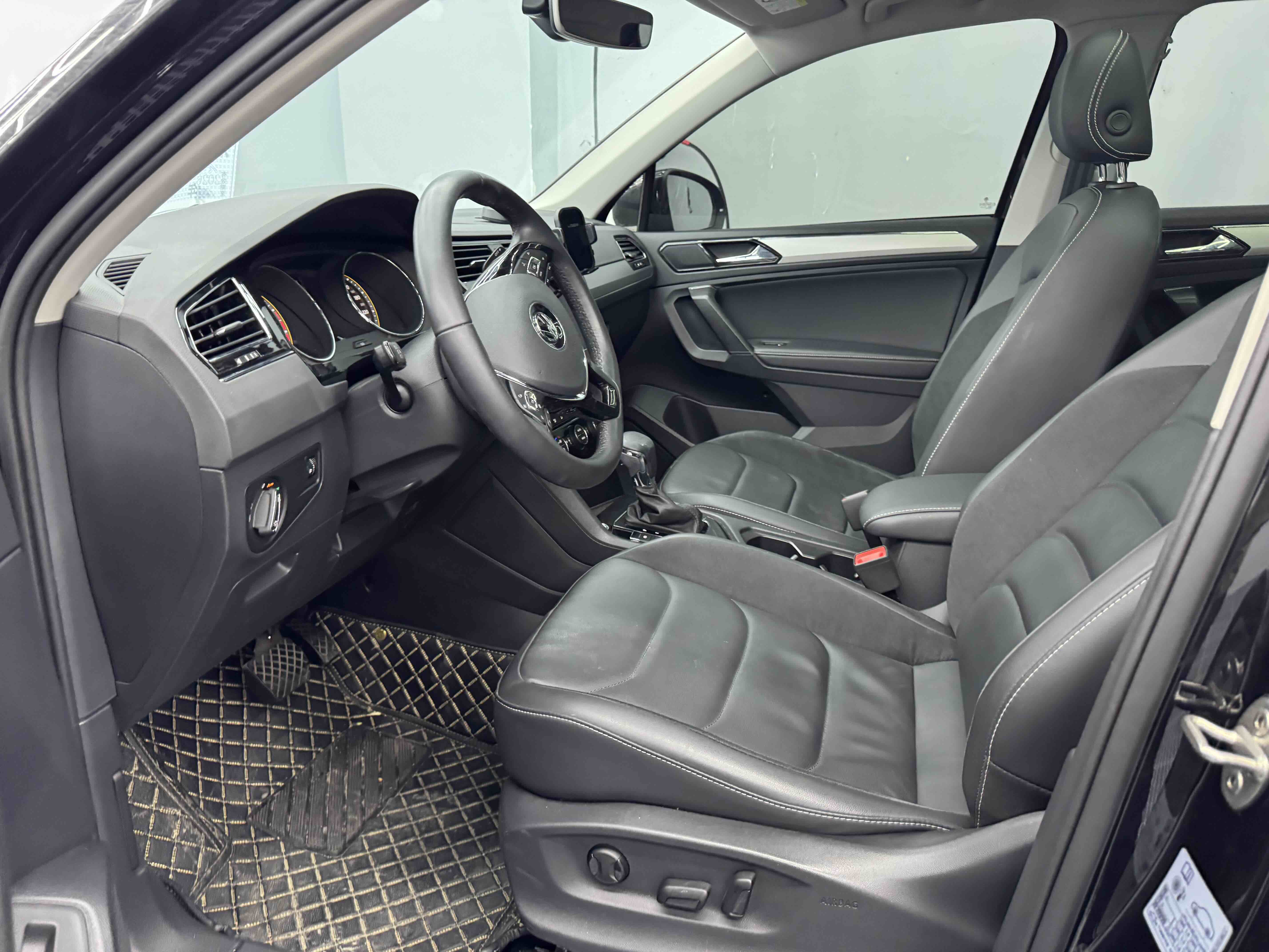 Volkswagen Tiguan L 2020 #9 Volkswagen Tiguan L 2020 car image #9
