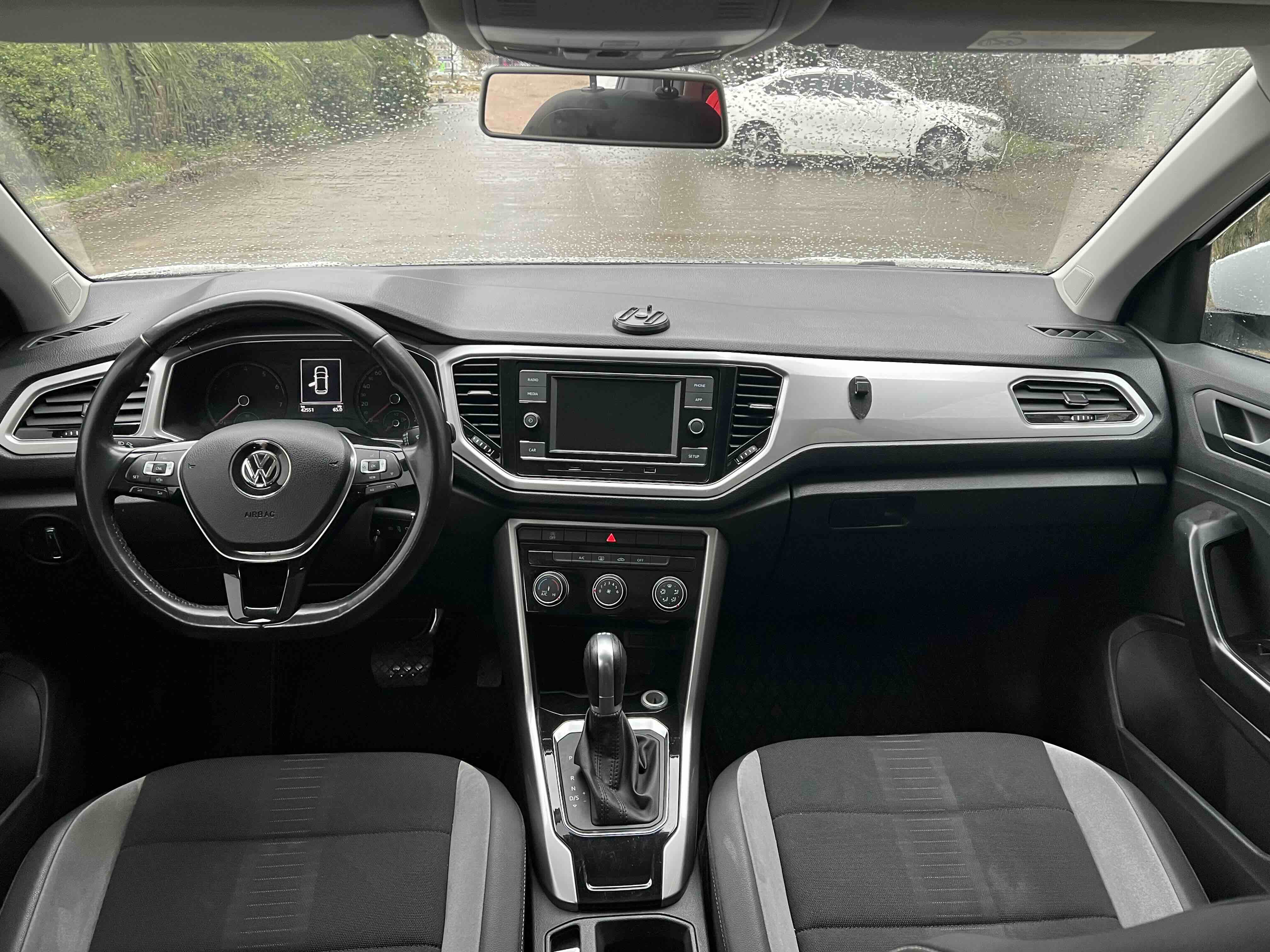 Volkswagen T-Roc 2021 car image #9