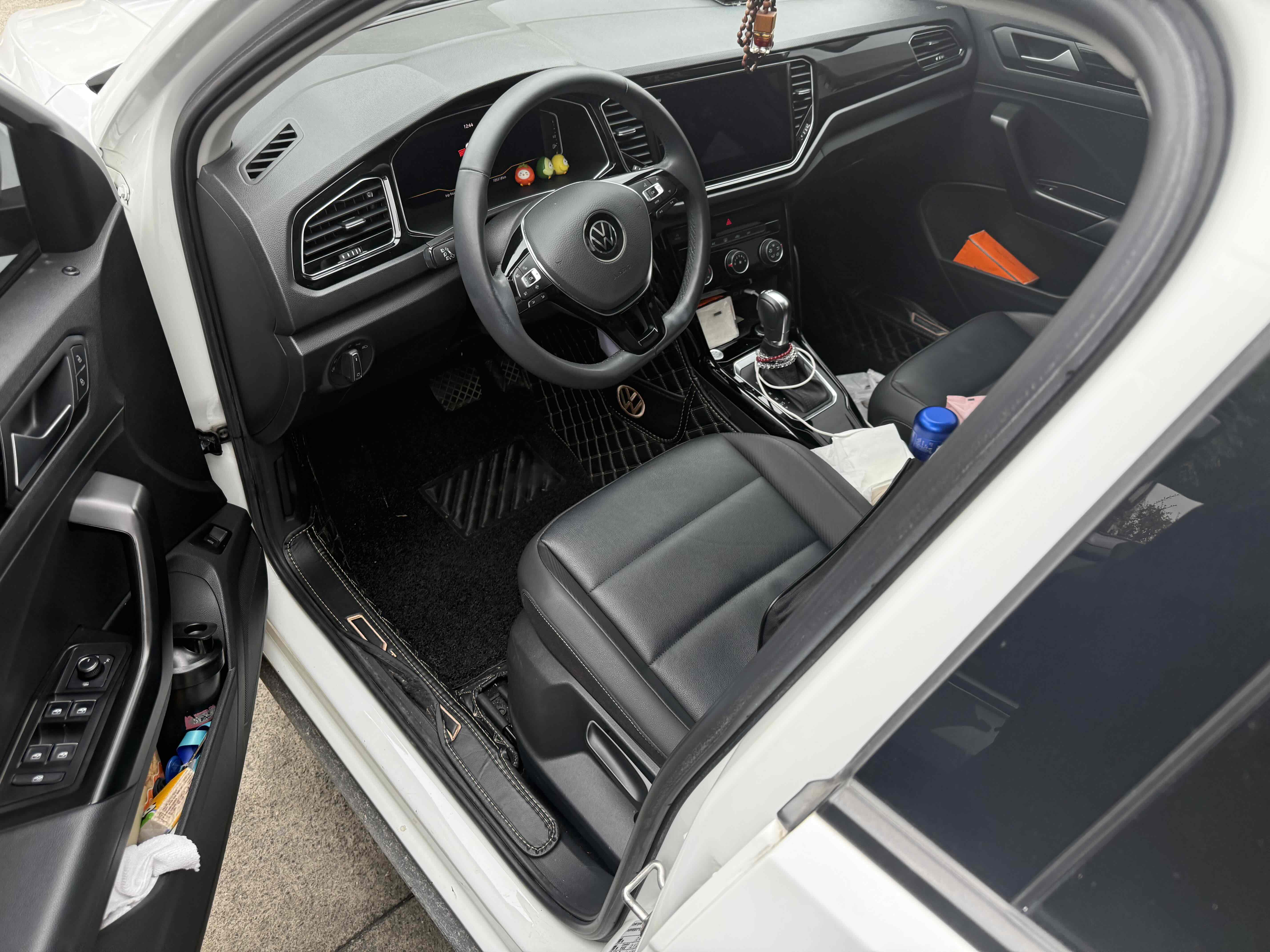 Volkswagen T-Roc 2021 car image #9