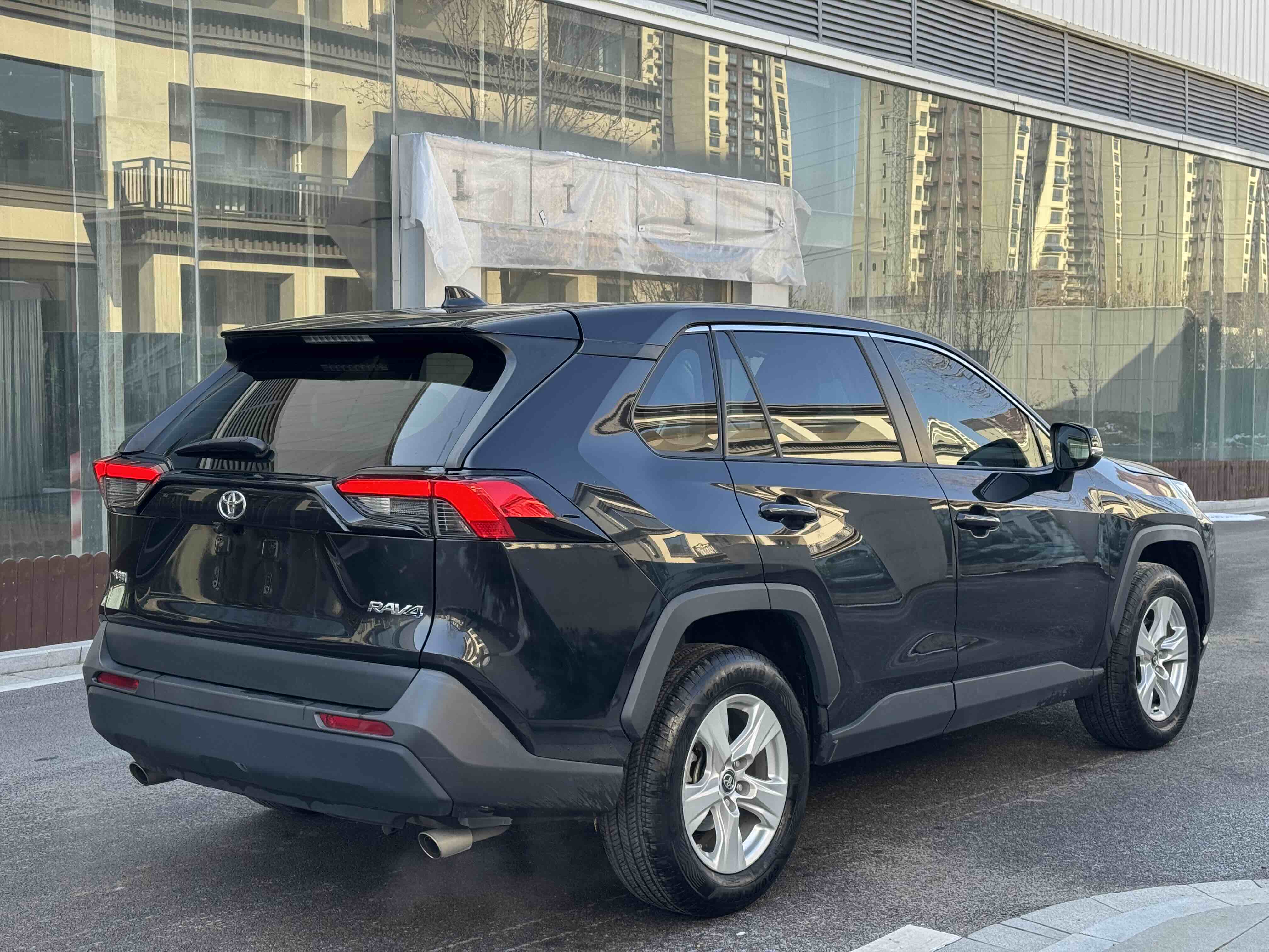 Toyota RAV4 2020 car image #9