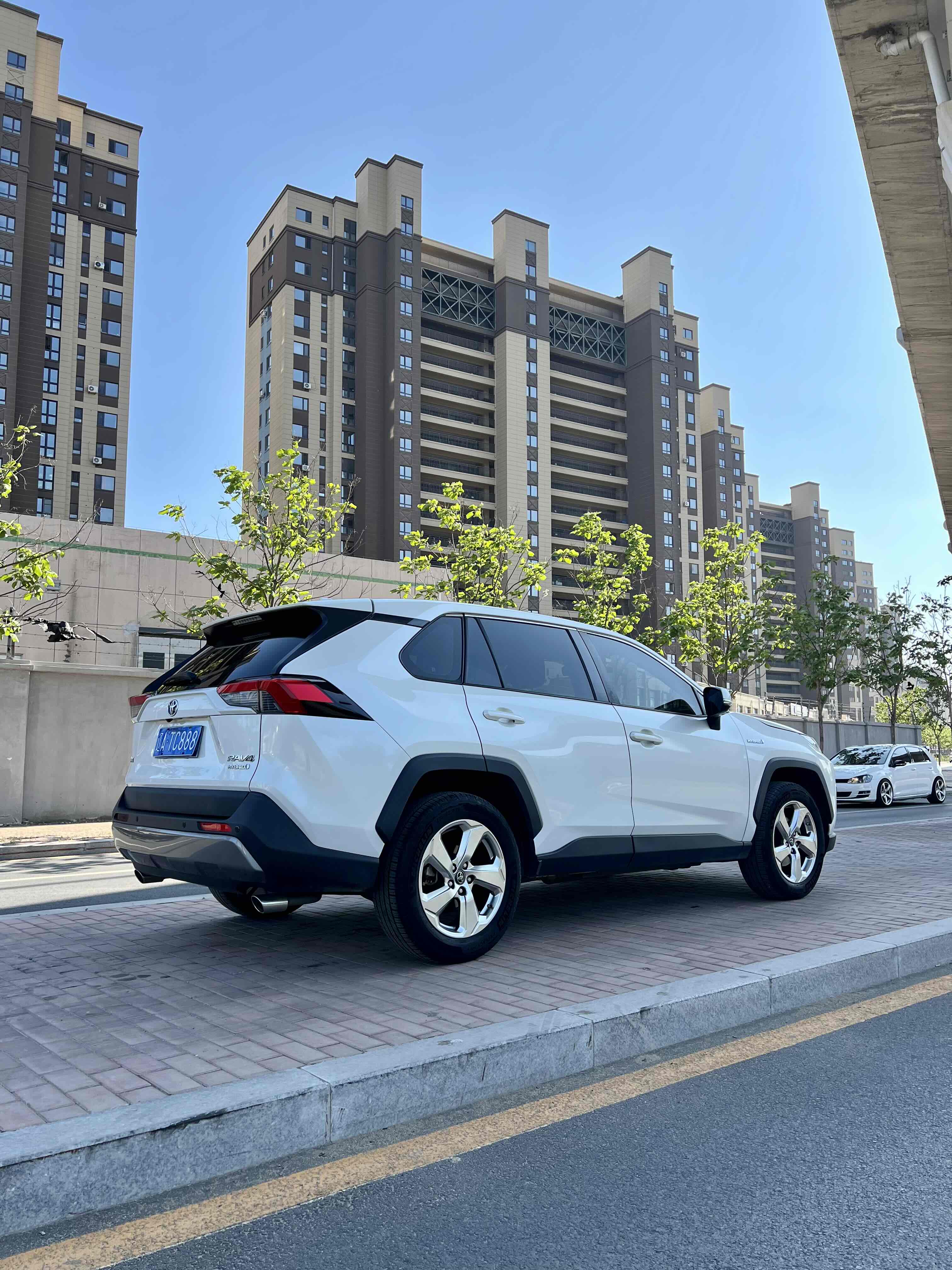 Toyota RAV4 2020 car image #9