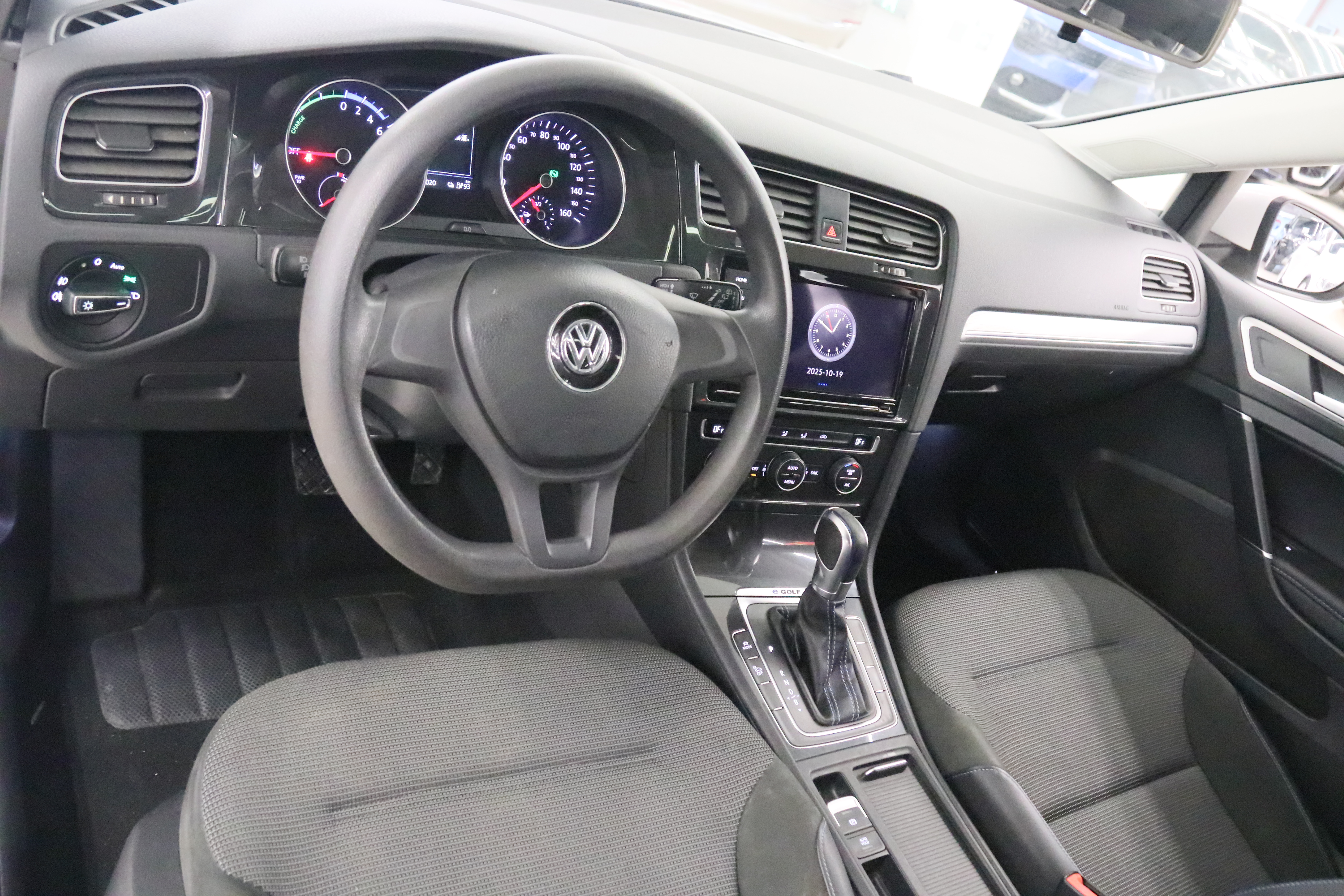 Volkswagen Golf Pure Electric 2020 #9 Volkswagen Golf Pure Electric 2020 car image #9