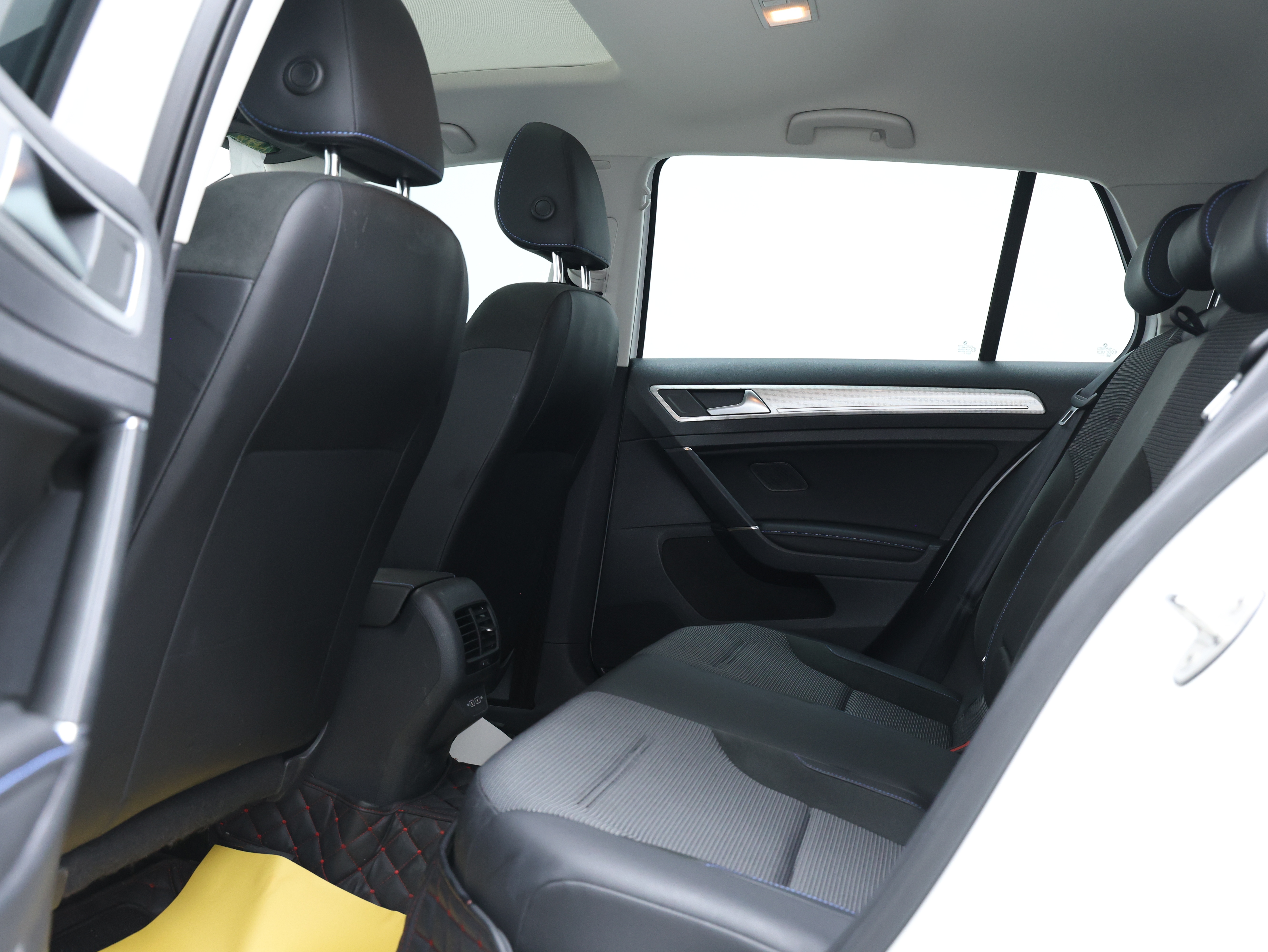 Volkswagen Golf Pure Electric 2020 car image #9