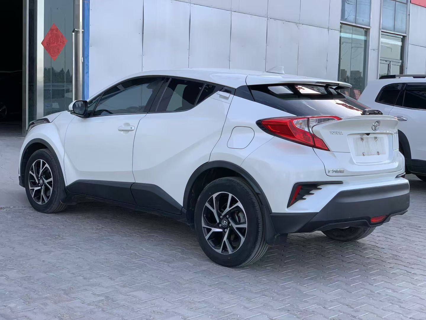 Toyota C-HR 2019 immagine di auto #9