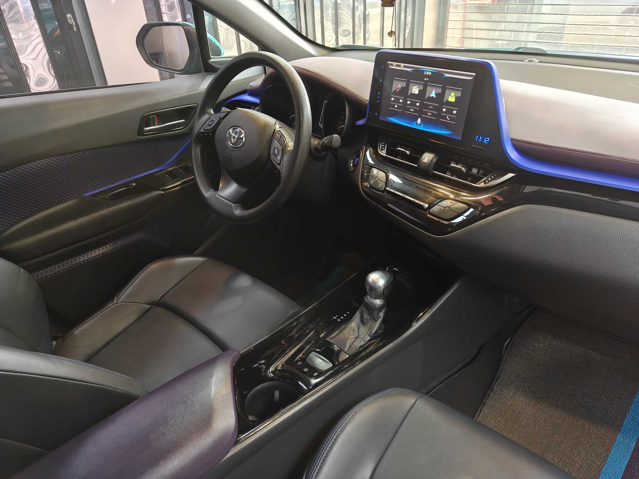 Toyota C-HR 2020 car image #9