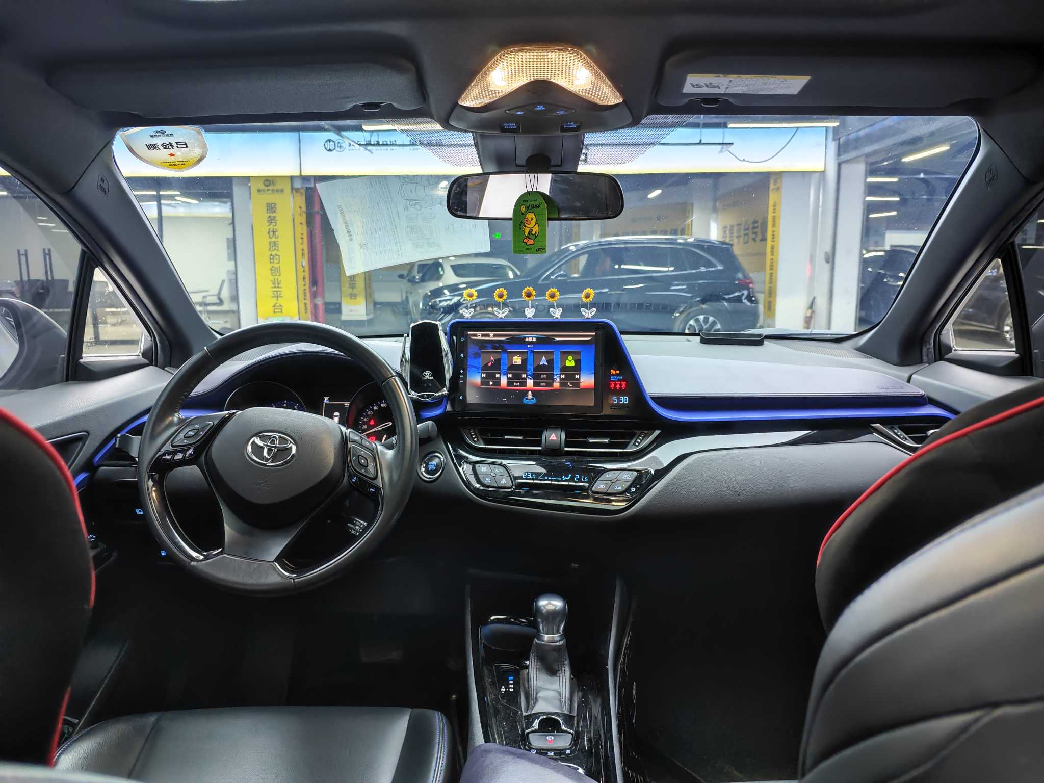 Toyota C-HR 2021 car image #9