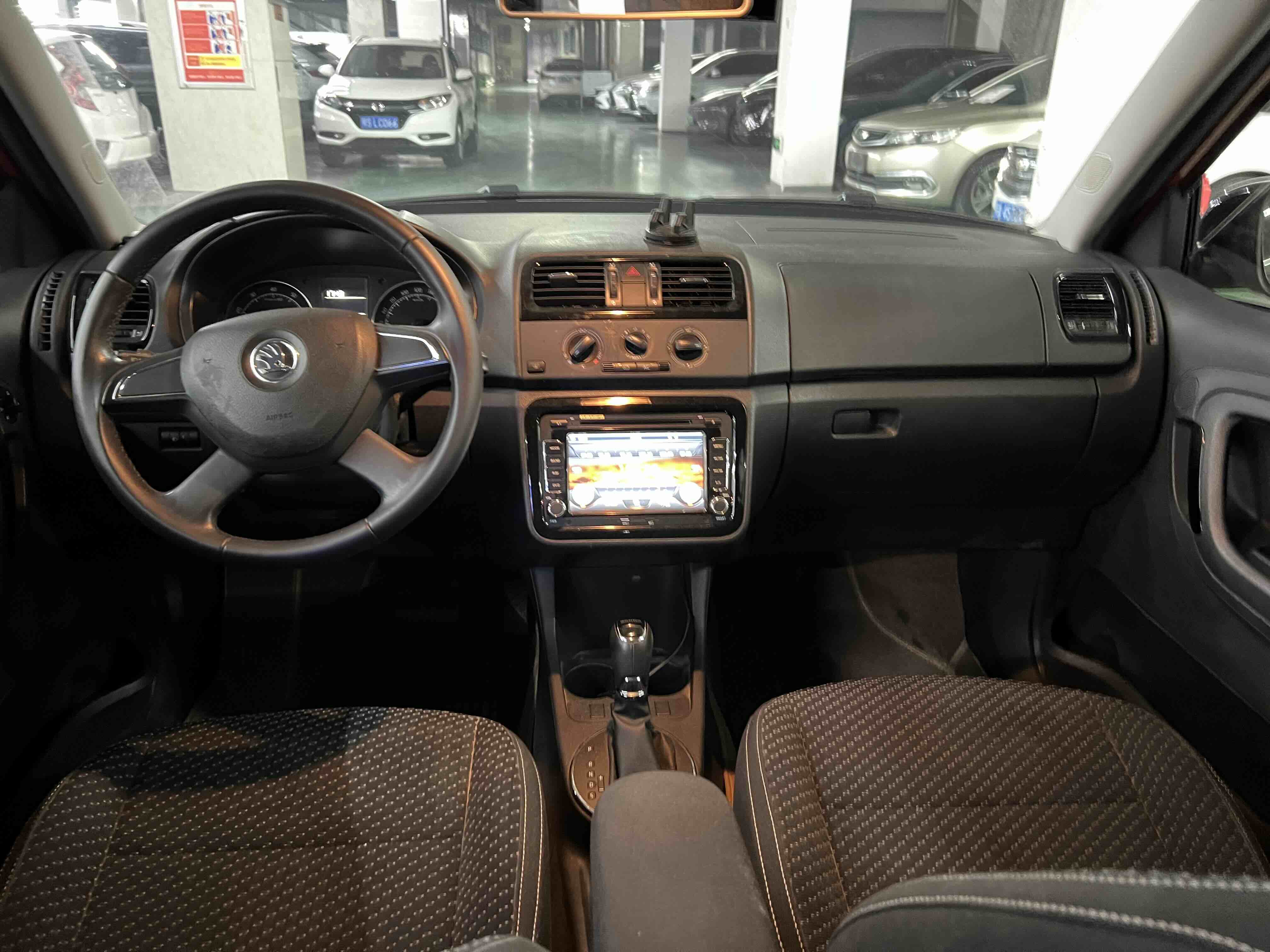 Skoda Fabia 2014 car image #9