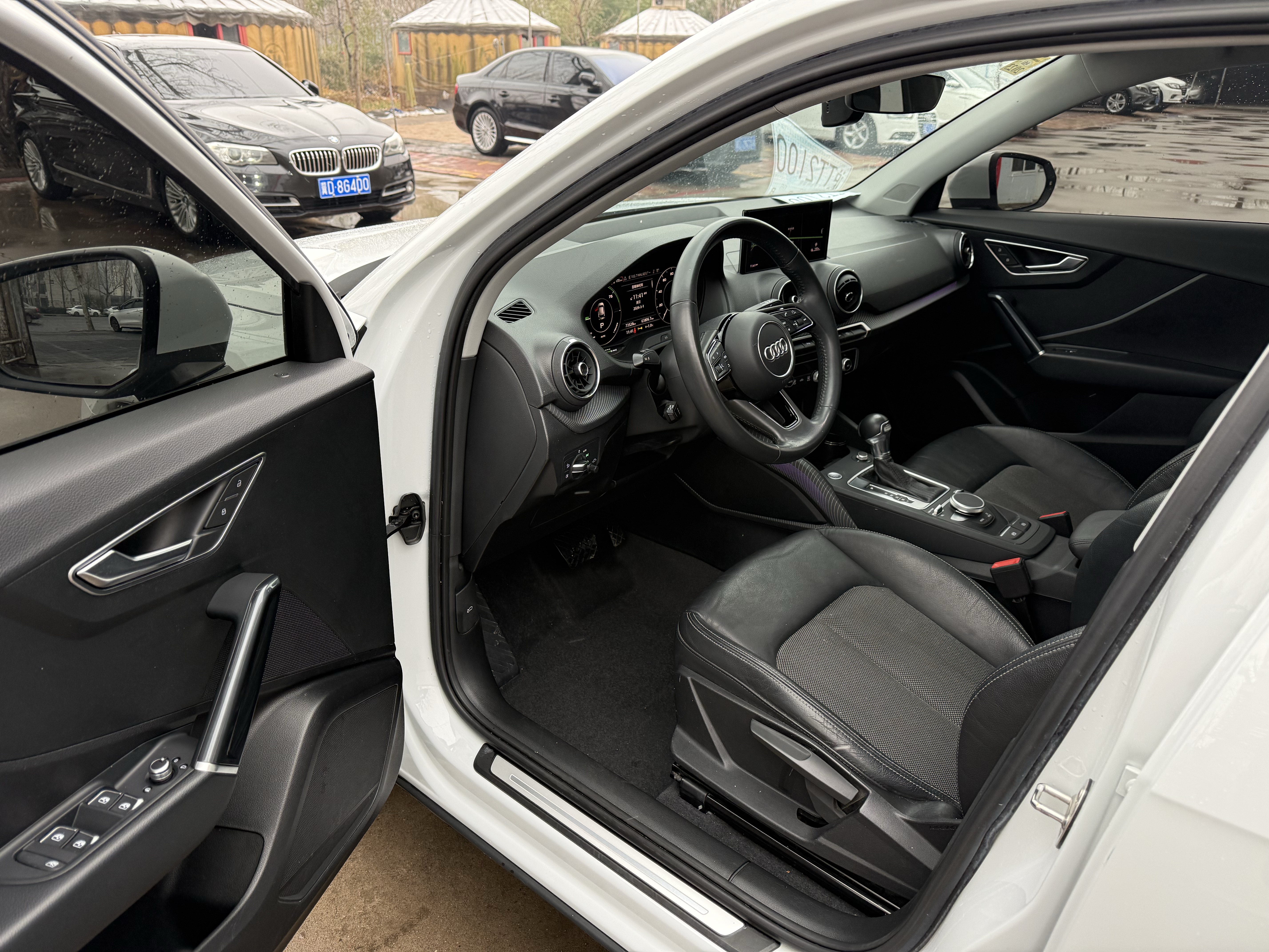 Audi Q2L e-tron 2021 immagine di auto #9