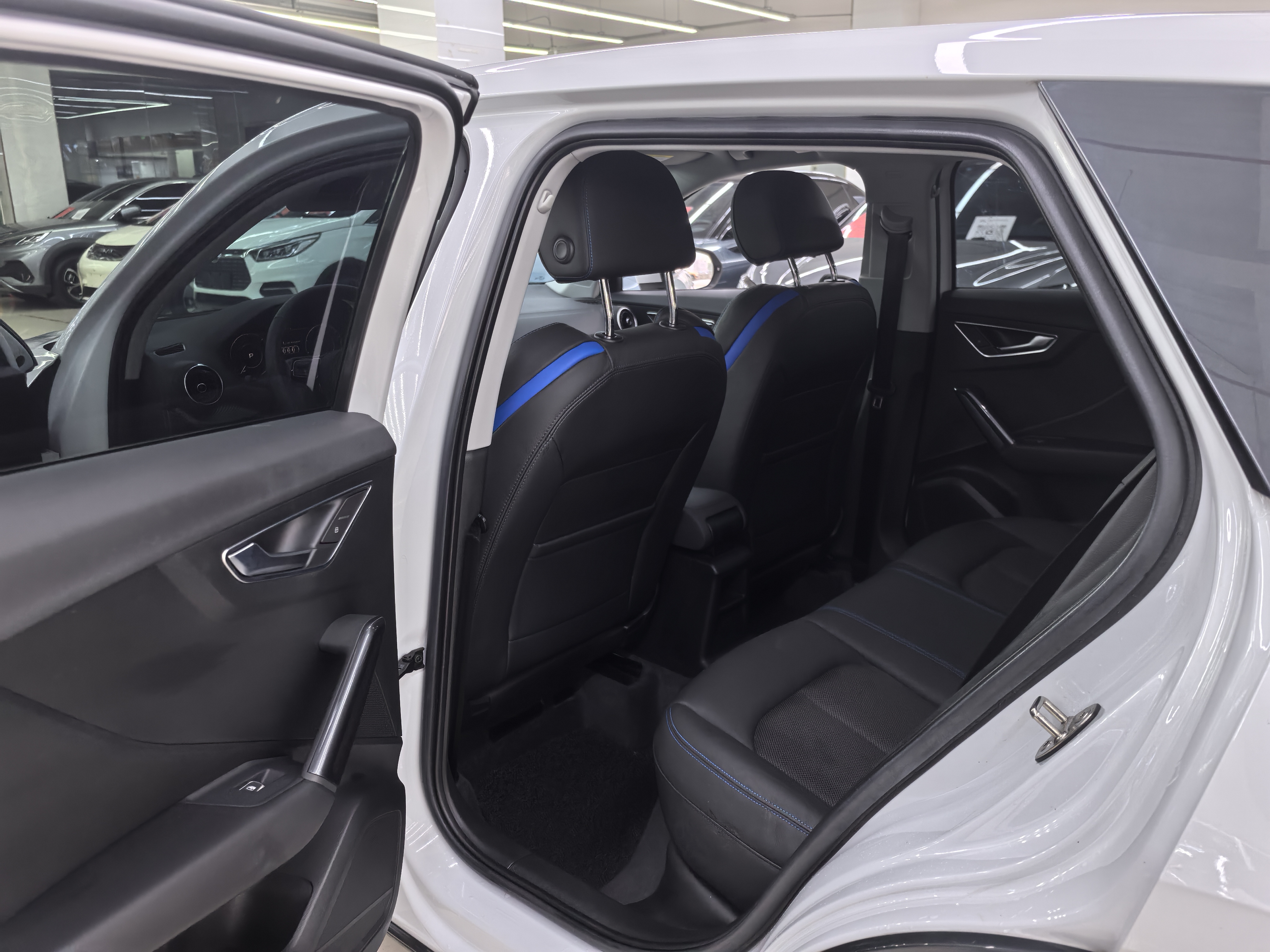 Audi Q2L e-tron 2021 #9 Audi Q2L e-tron 2021 car image #9