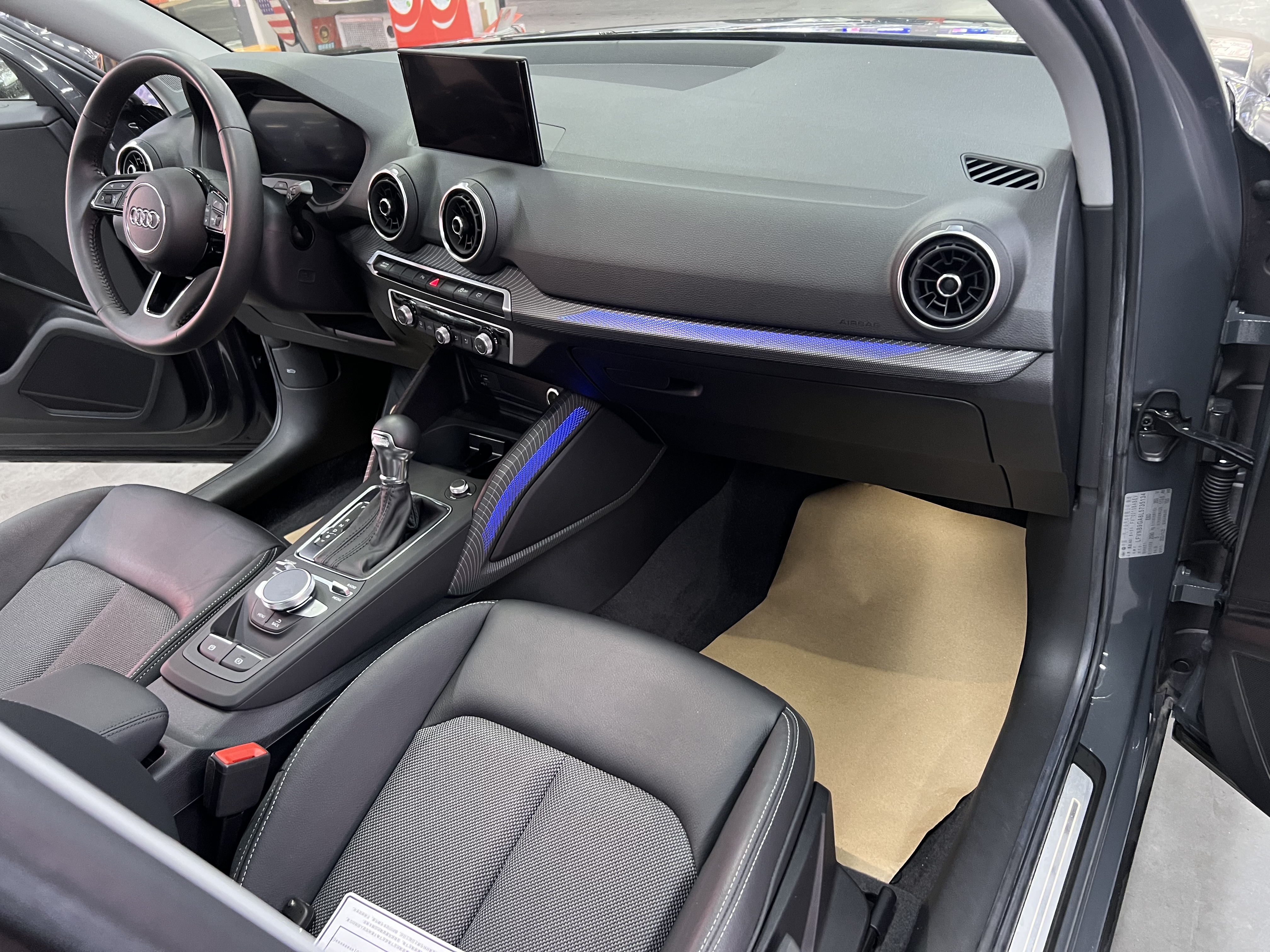 Audi Q2L e-tron 2021 car image #9