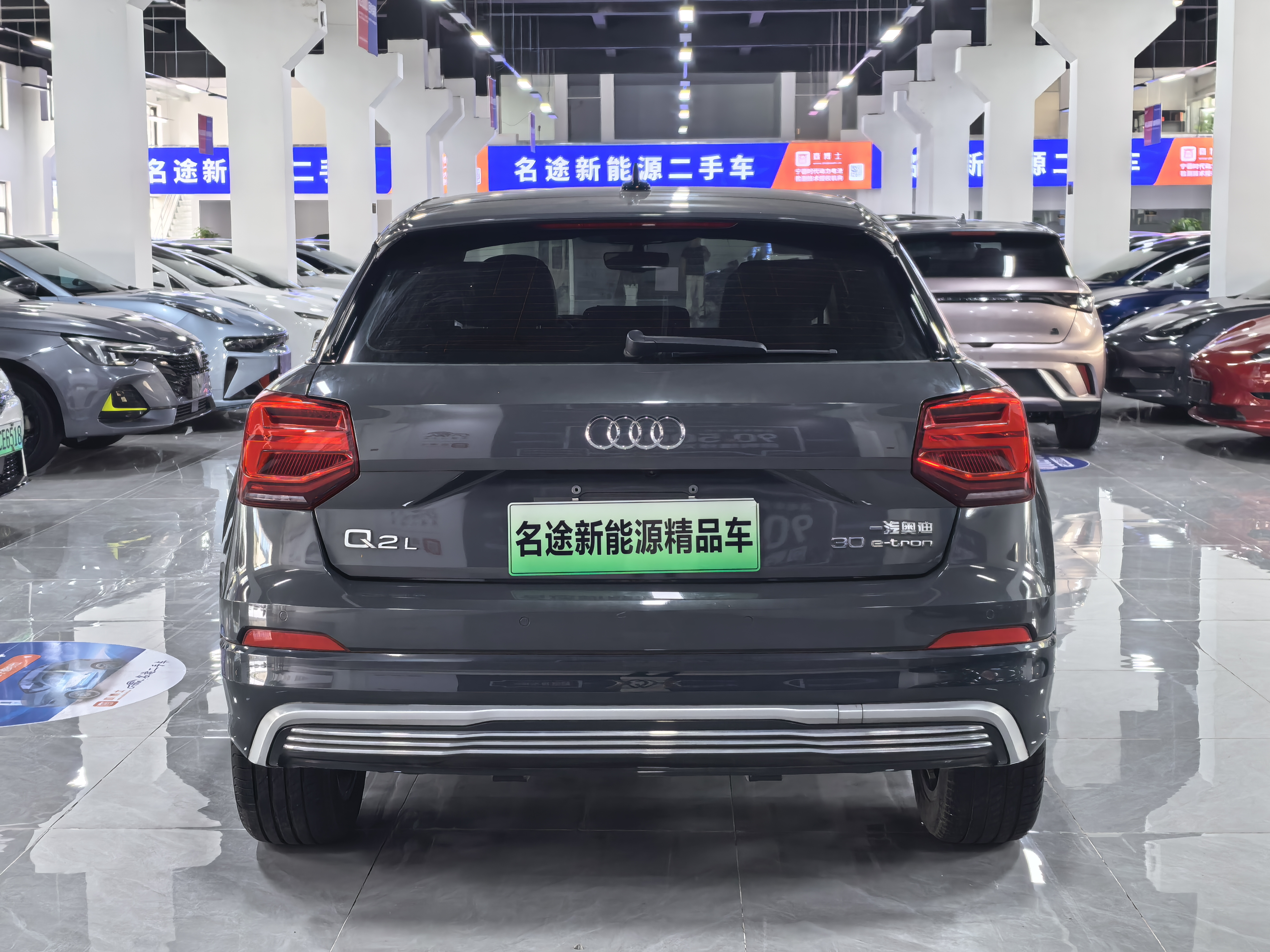 Audi Q2L e-tron 2021 immagine di auto #9