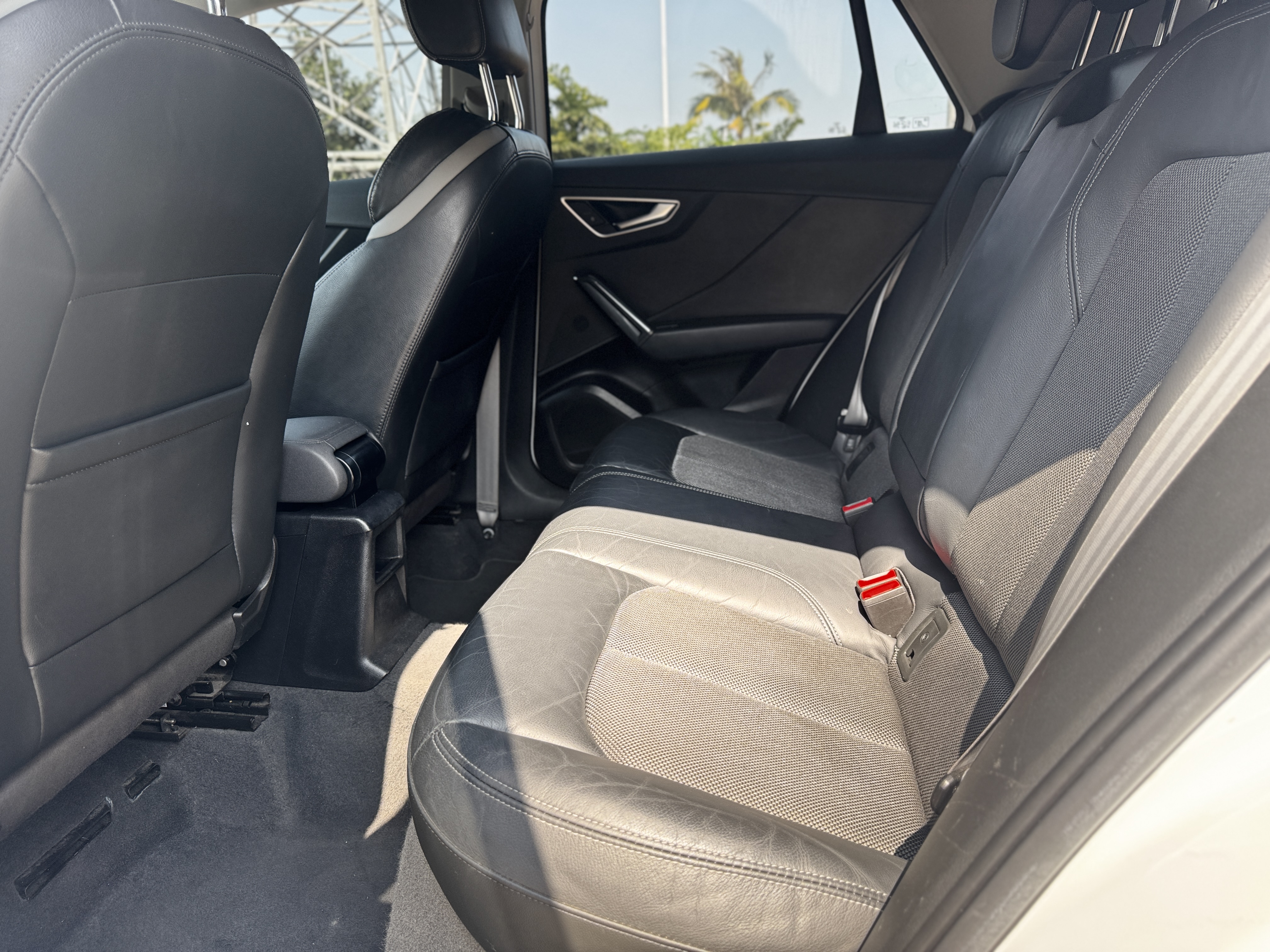 Audi Q2L e-tron 2020 car image #9