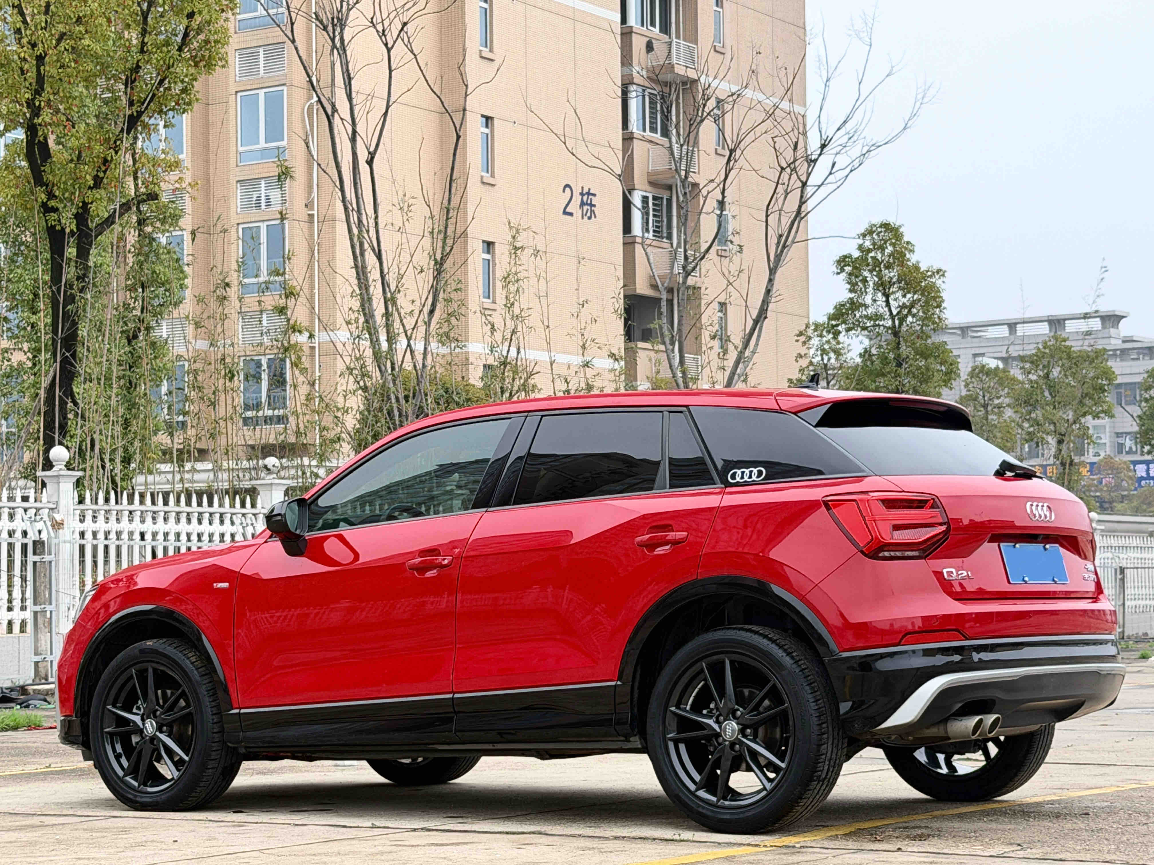 Audi Q2L 2021 car image #9